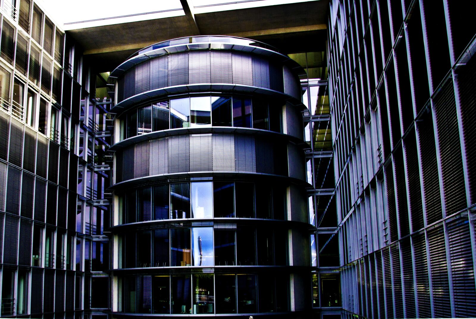 Canon EOS 550D (EOS Rebel T2i / EOS Kiss X4) sample photo. Berlin, bundestag, offices photography