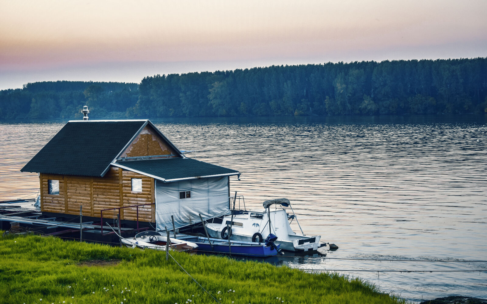 Nikon D5300 sample photo. White, boat, beside, wooden photography