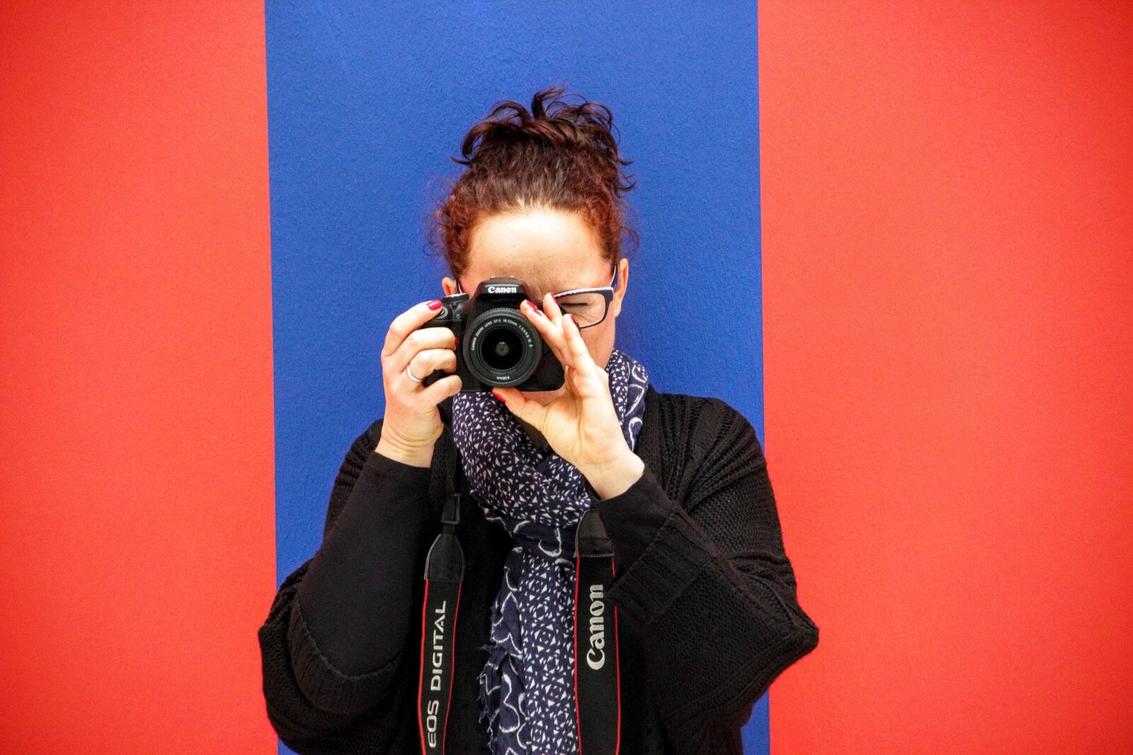Canon EOS 600D (Rebel EOS T3i / EOS Kiss X5) sample photo. Woman, photographer, photograph photography