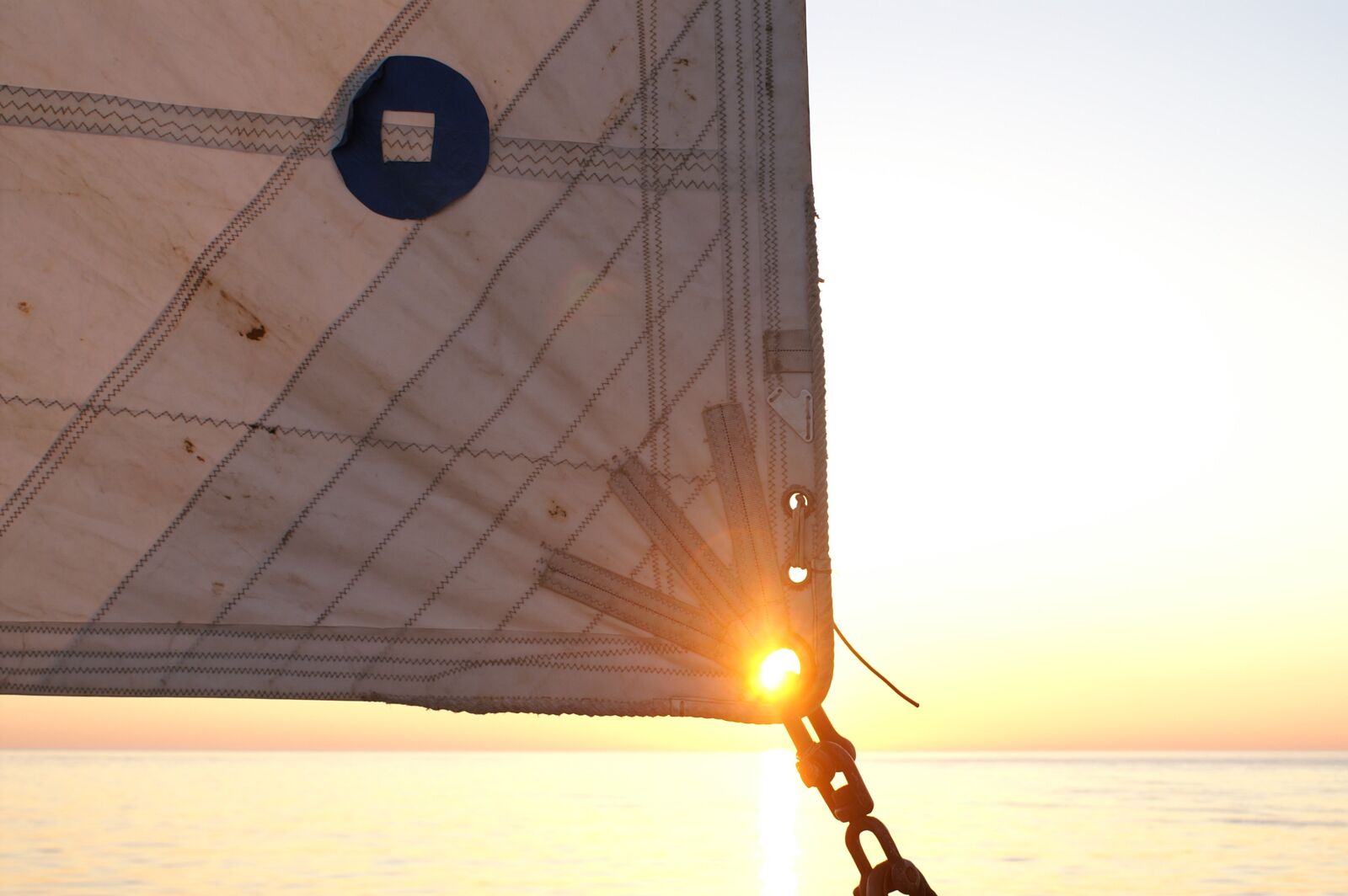KONICA MINOLTA DYNAX 5D sample photo. Sailing, sundown, sea photography