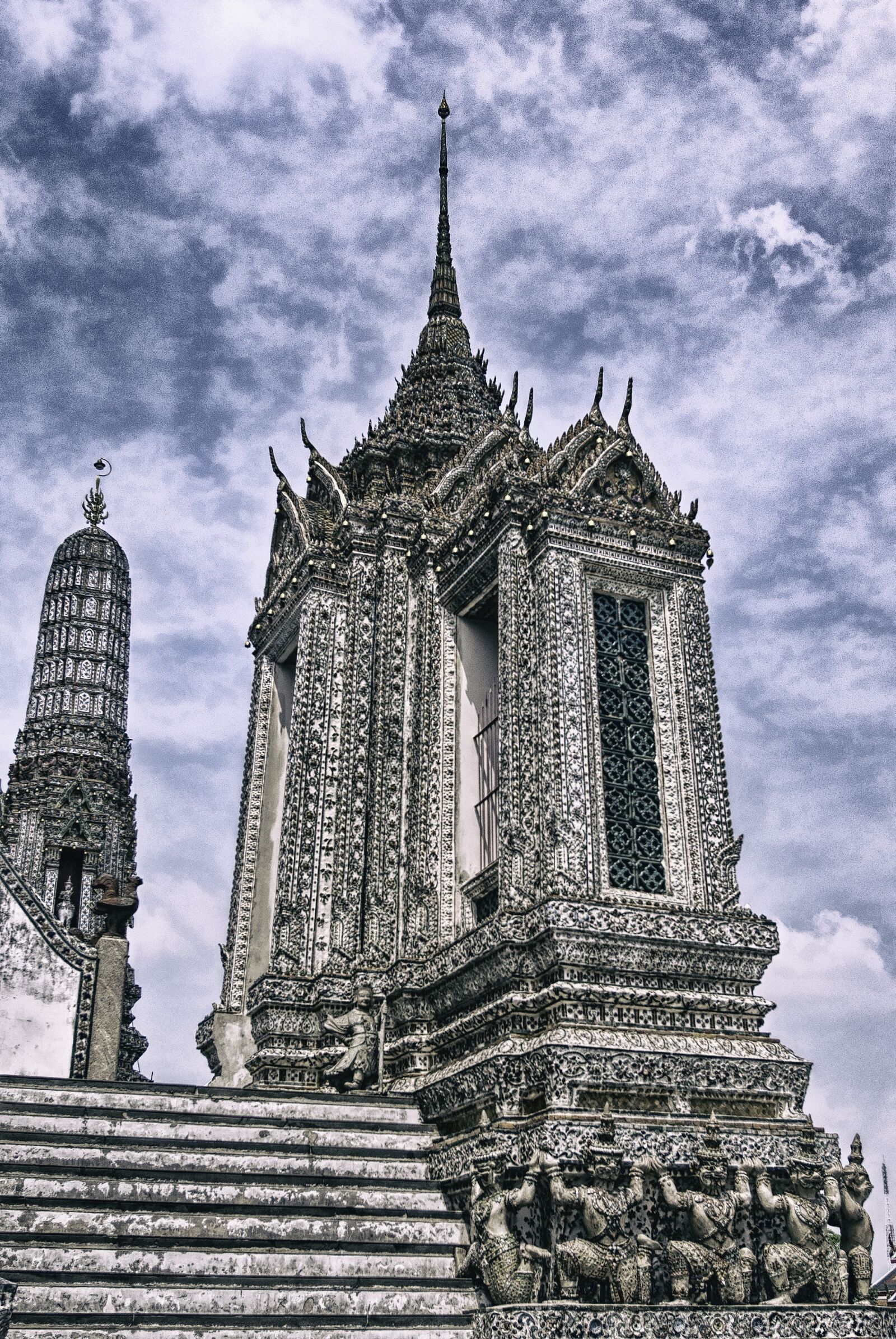 Sony Alpha DSLR-A230 + Sony Vario-Sonnar T* 16-35mm F2.8 ZA SSM sample photo. Temple, thailand, the scenery photography