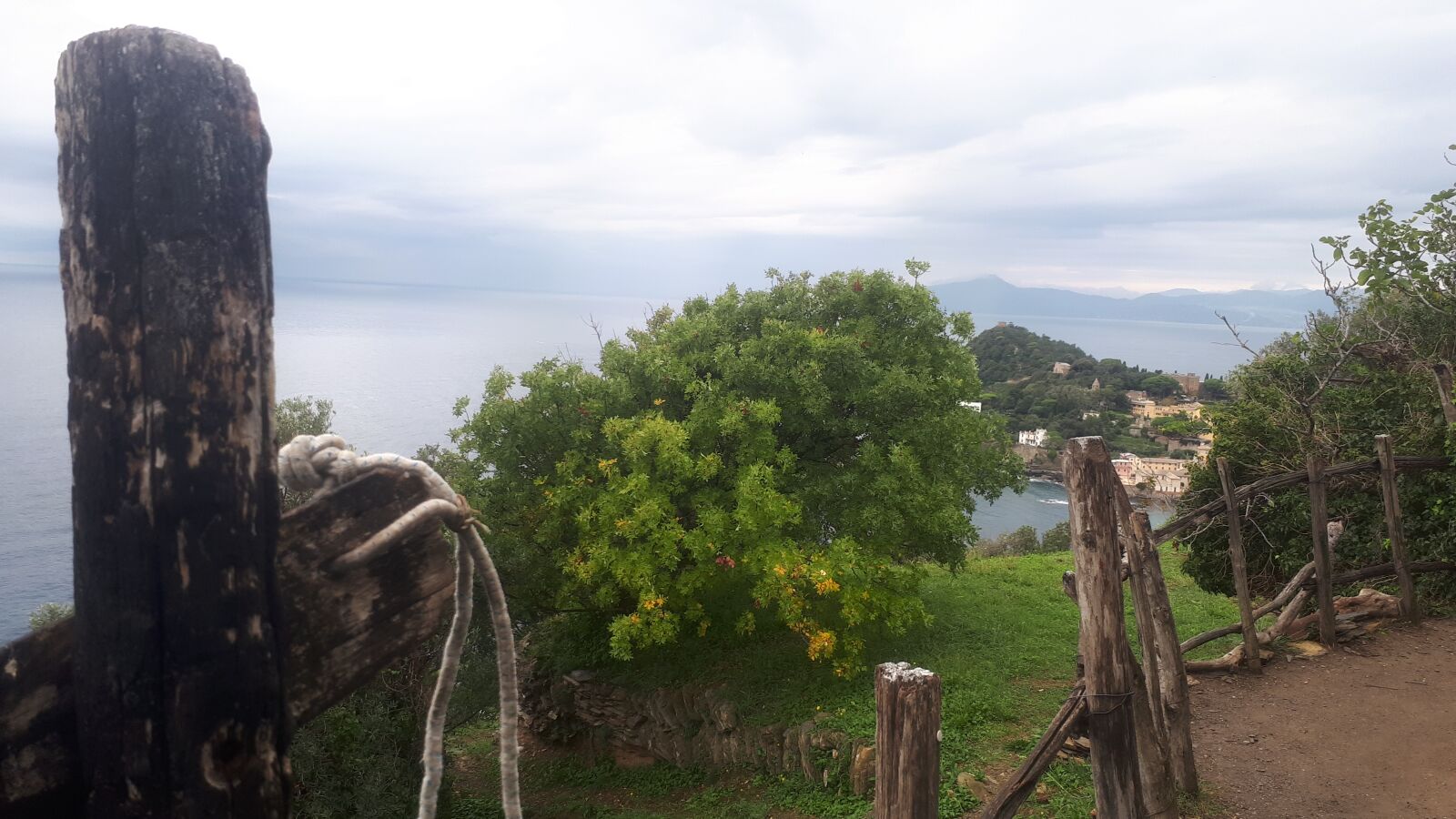 Samsung Galaxy A5(2017) sample photo. Italy, field, view photography