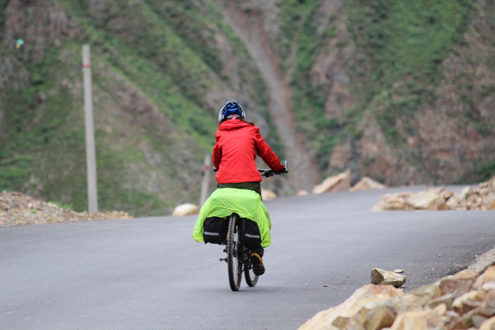Canon EOS 600D (Rebel EOS T3i / EOS Kiss X5) sample photo. Riding, the little girl photography