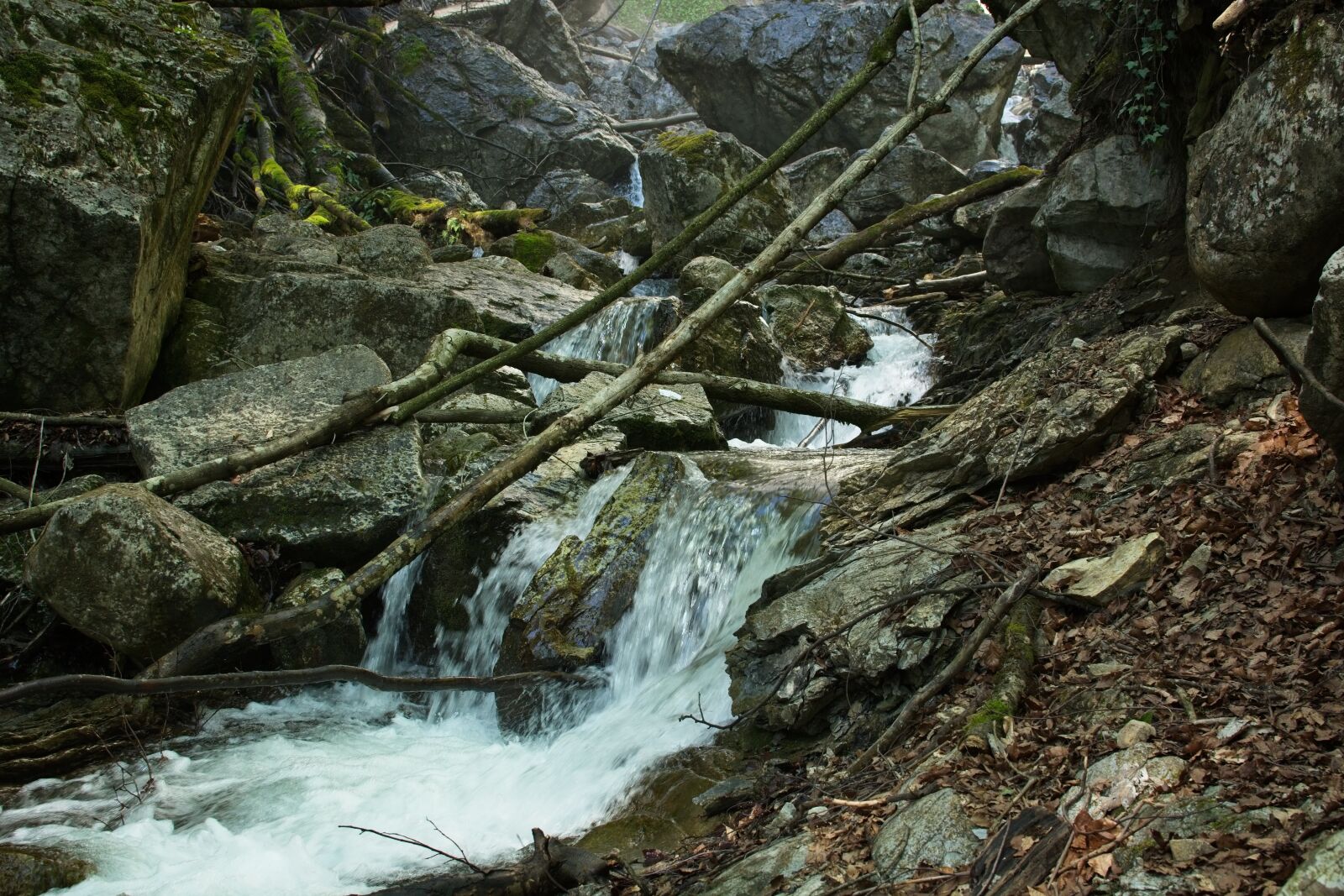 Nikon AF-S DX Nikkor 35mm F1.8G sample photo. Rock, nature, waters photography
