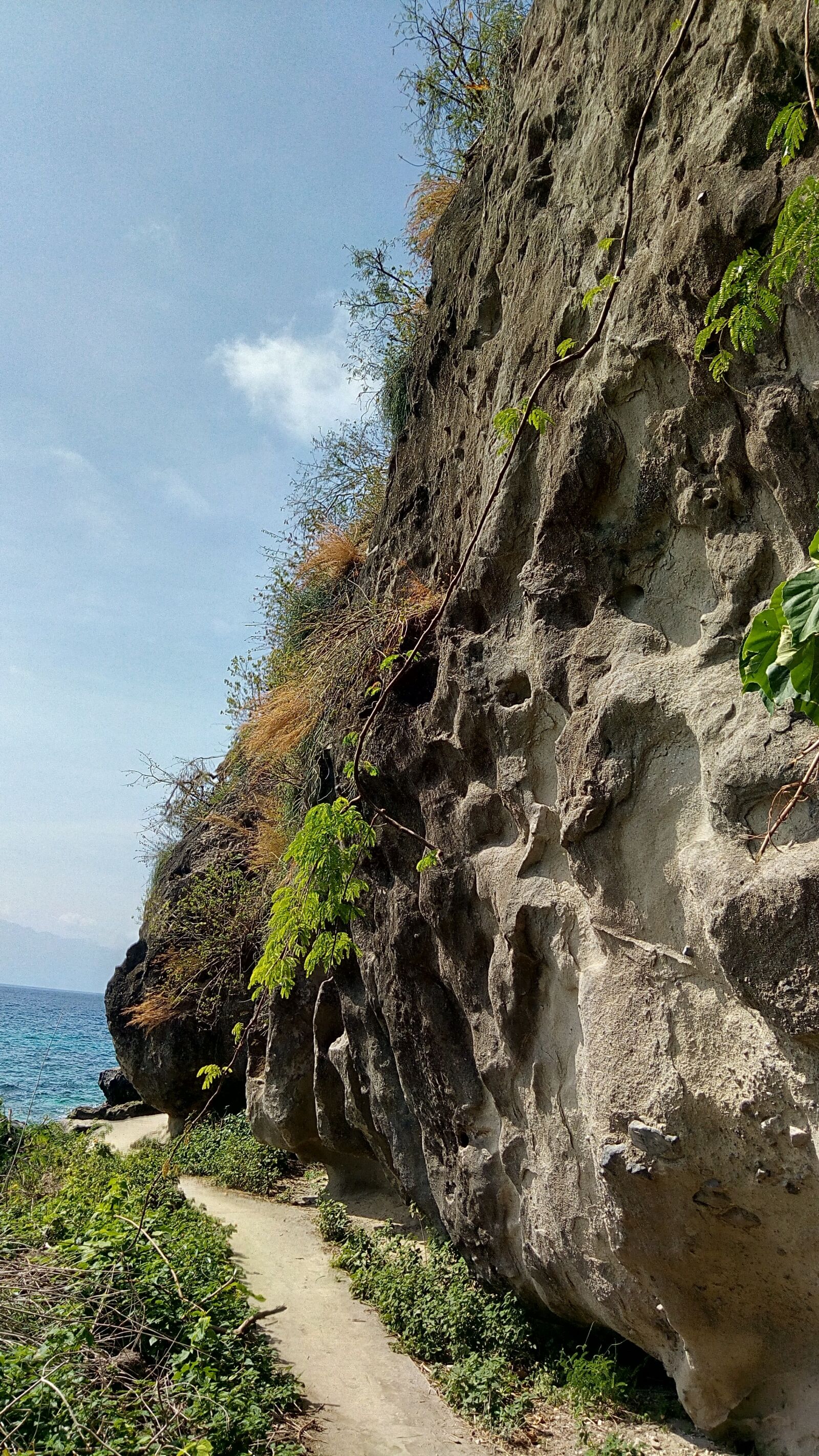 ASUS ZenFone 3 Max (ZC520TL) sample photo. Cliff, rocks, beach photography