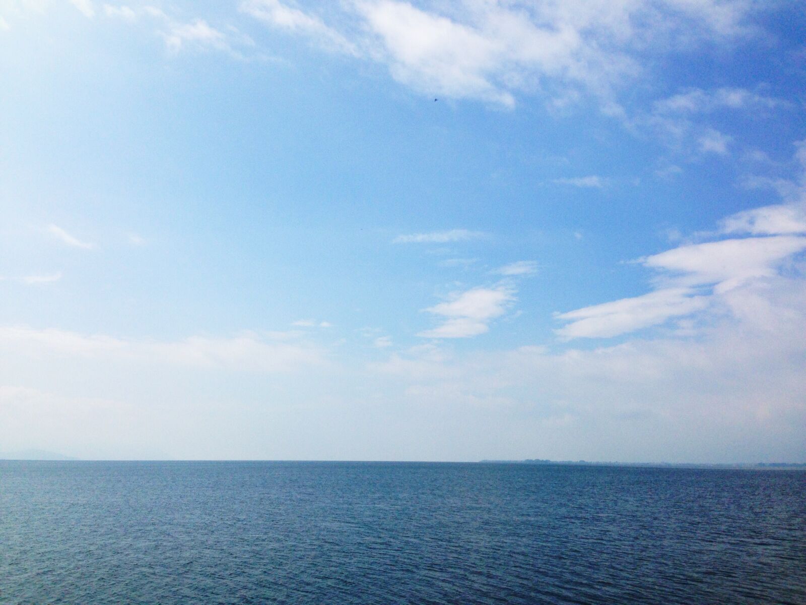 iPhone 5c back camera 4.12mm f/2.4 sample photo. Sky, and, sea photography