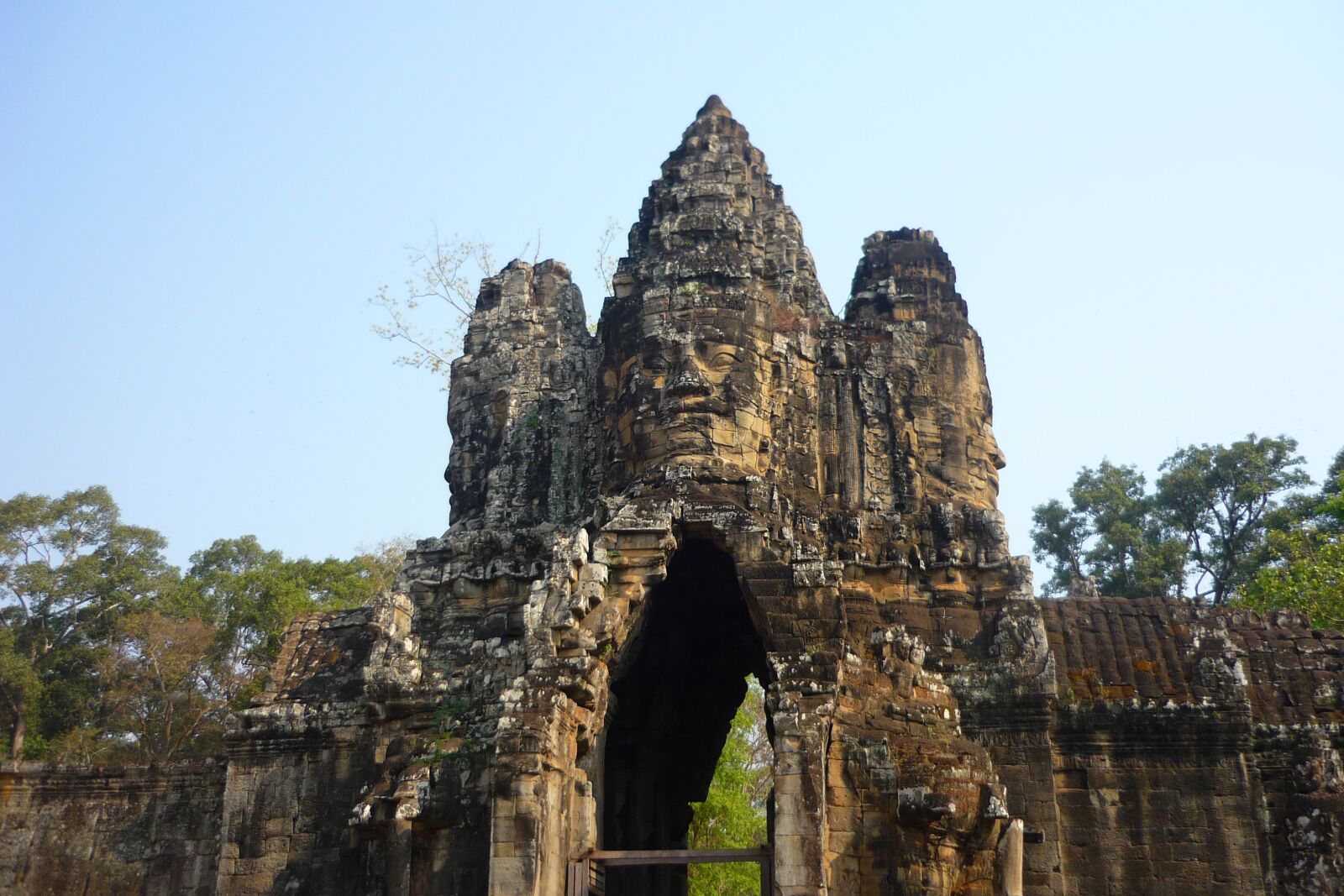 Panasonic Lumix DMC-FS3 sample photo. Temple, religion, cambodia photography