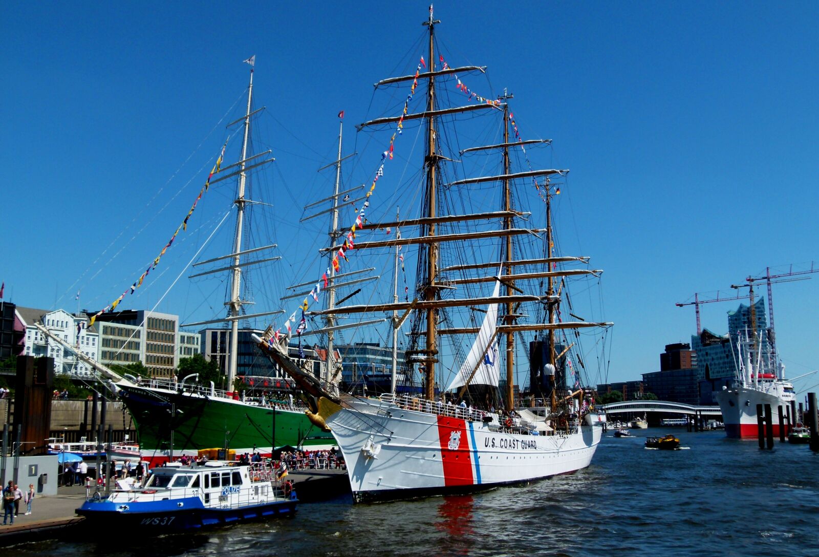 Panasonic Lumix DMC-FZ100 sample photo. Hamburg, port, elbe photography