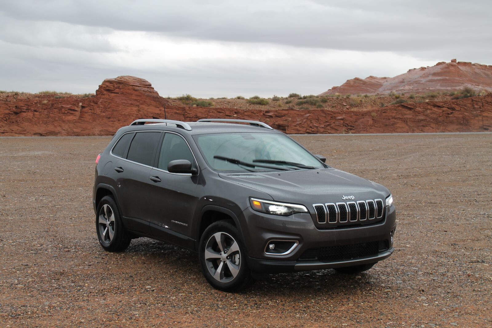 Canon EOS 1100D (EOS Rebel T3 / EOS Kiss X50) sample photo. Jeep, cherokee, car photography