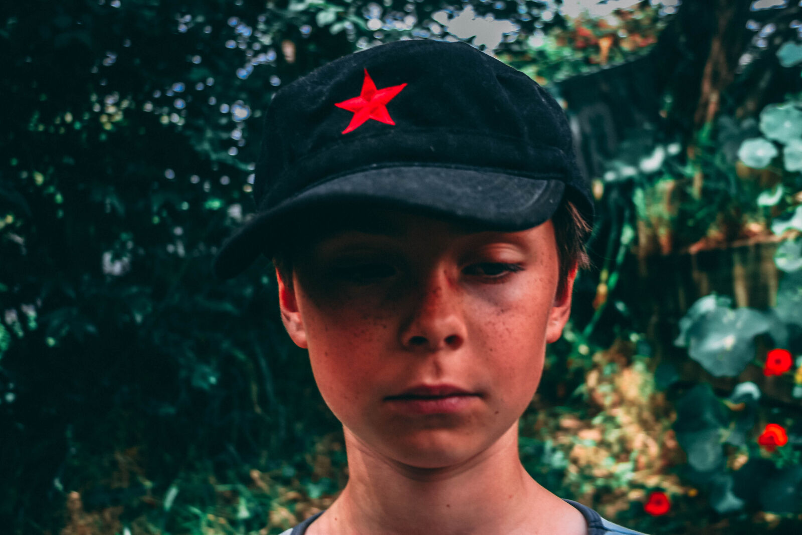 Canon EOS 20D sample photo. Boy, cap, child, garden photography