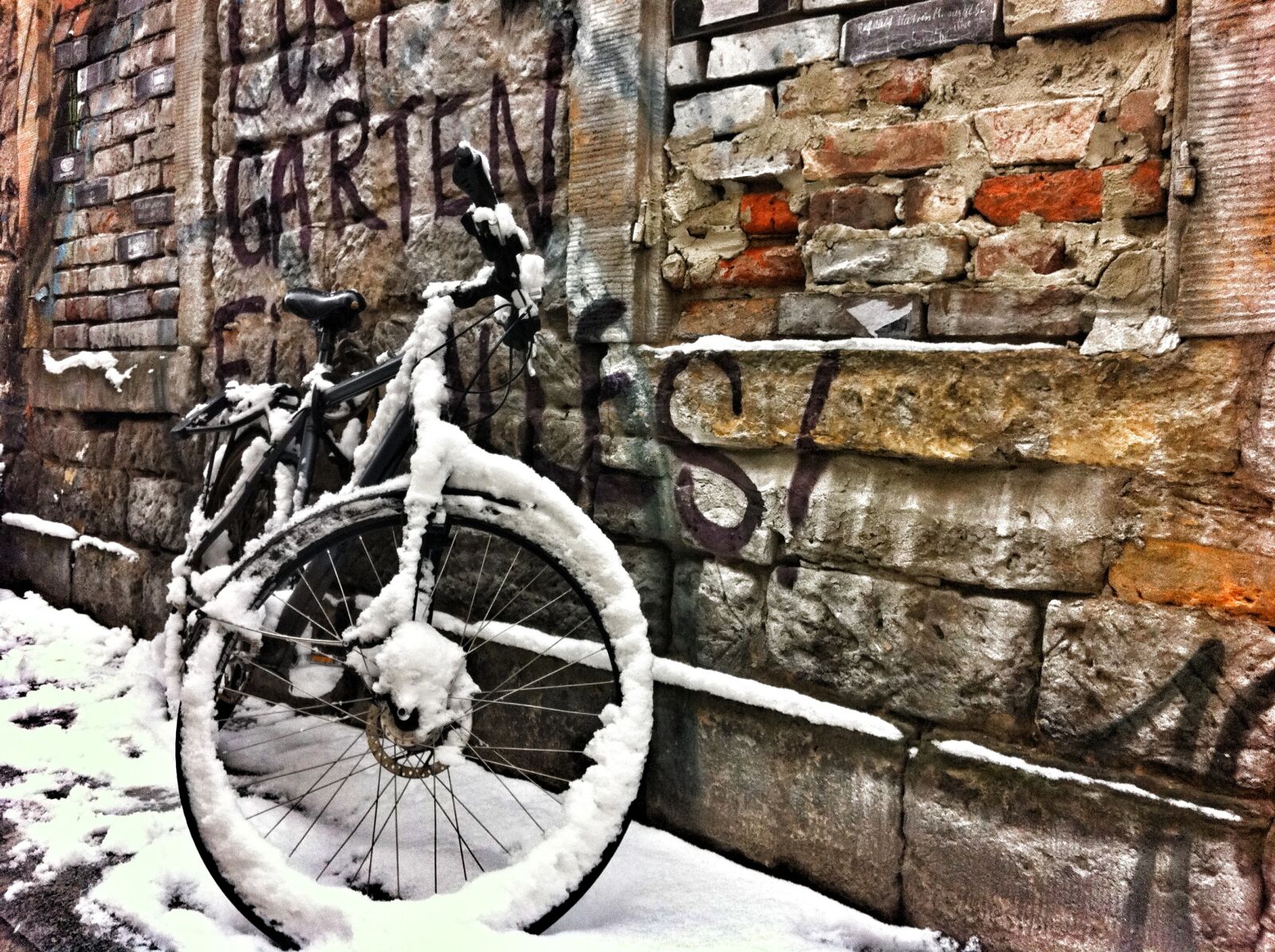 Apple iPhone 4 sample photo. Bike, winter, wall photography