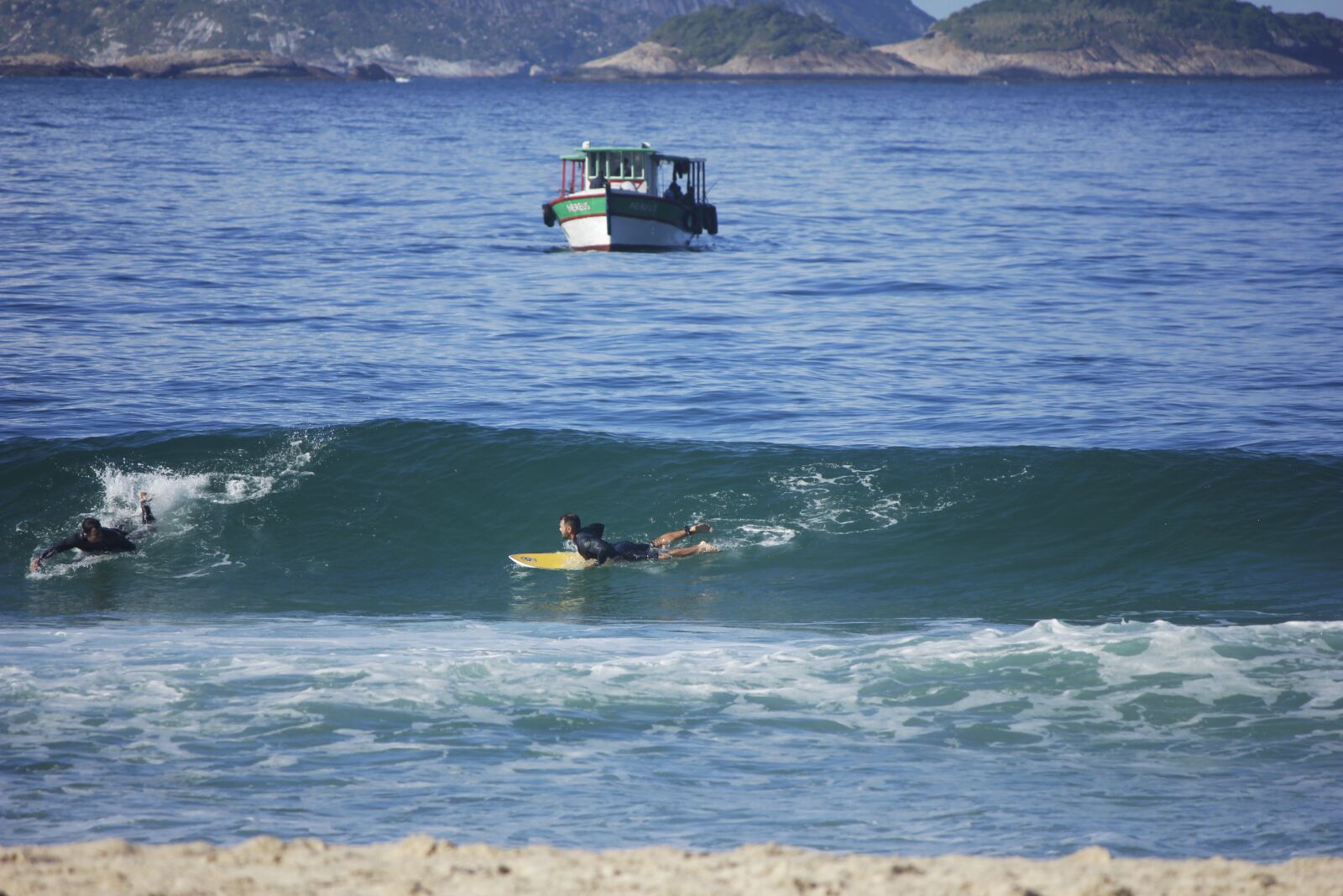 Canon EOS 600D (Rebel EOS T3i / EOS Kiss X5) sample photo. Surf, surfing, beach photography