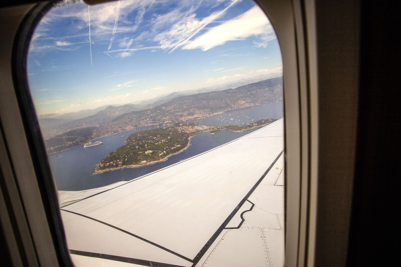 Canon EF 17-40mm F4L USM sample photo. Flying, airplane, plane photography