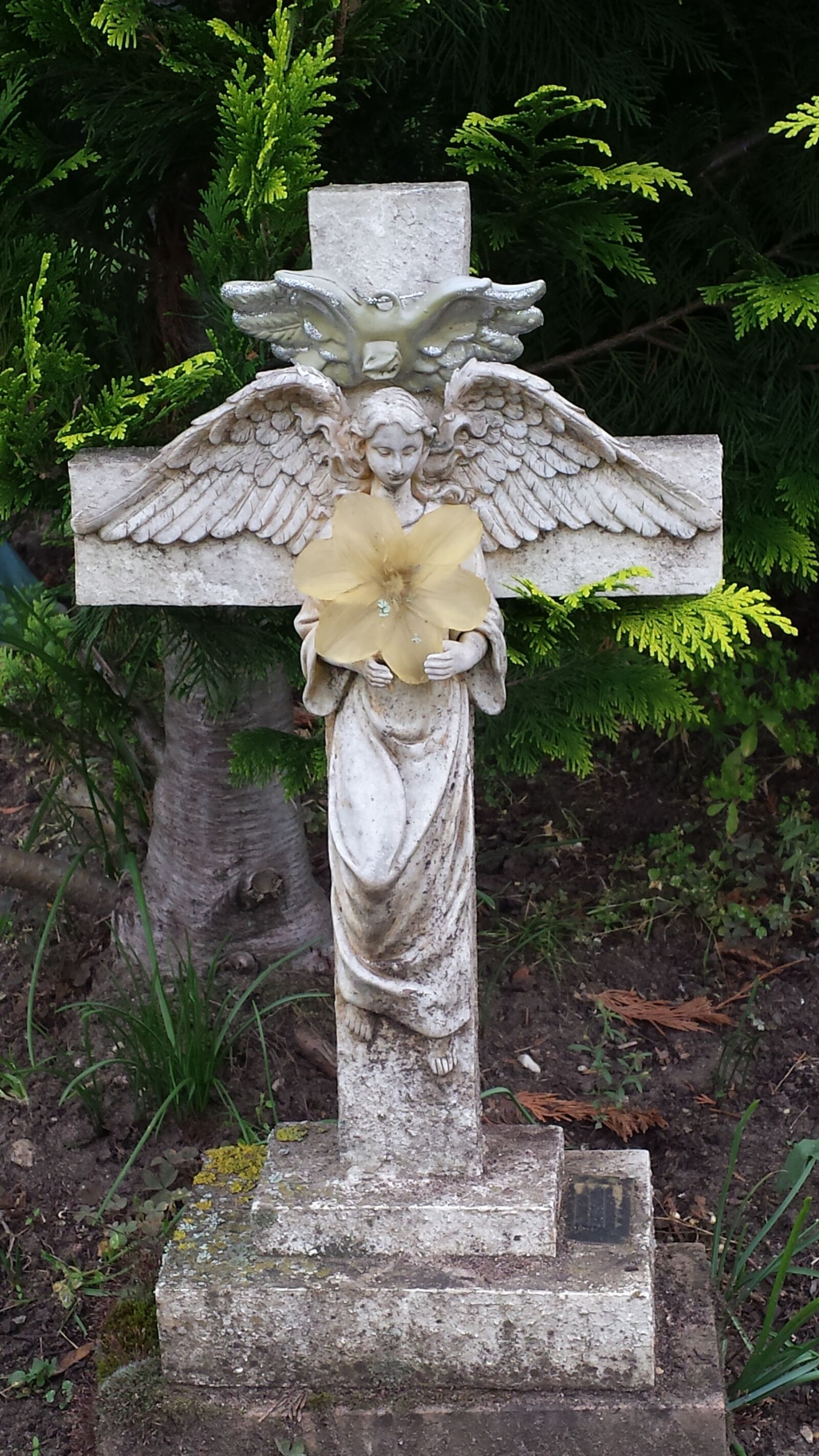Samsung Galaxy S4 sample photo. Angel, cross, church photography