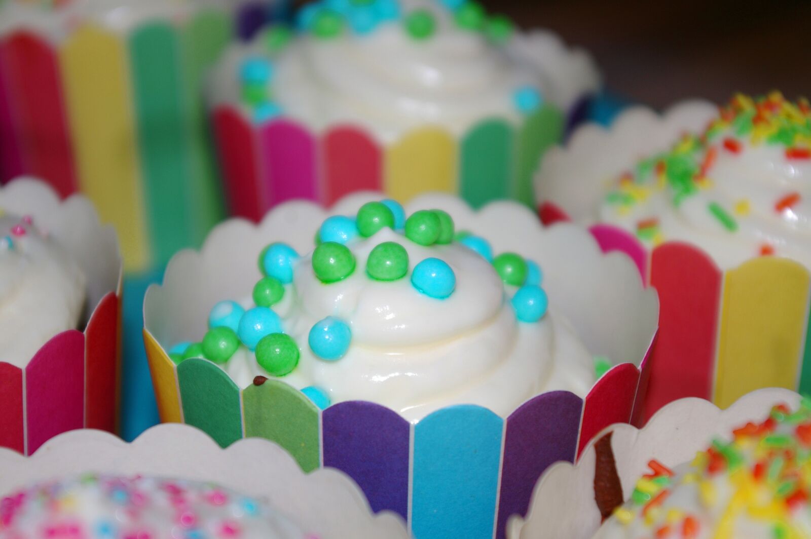 Pentax *ist DL2 sample photo. Muffins, schokomuffins, treat photography