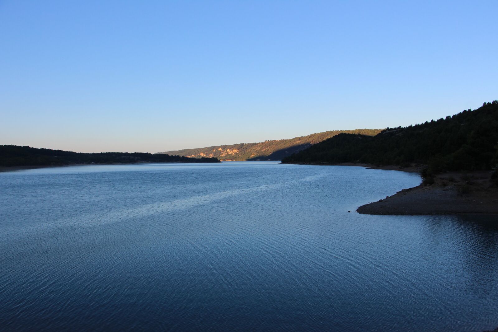 Canon EOS 700D (EOS Rebel T5i / EOS Kiss X7i) sample photo. Lake, water, blue photography
