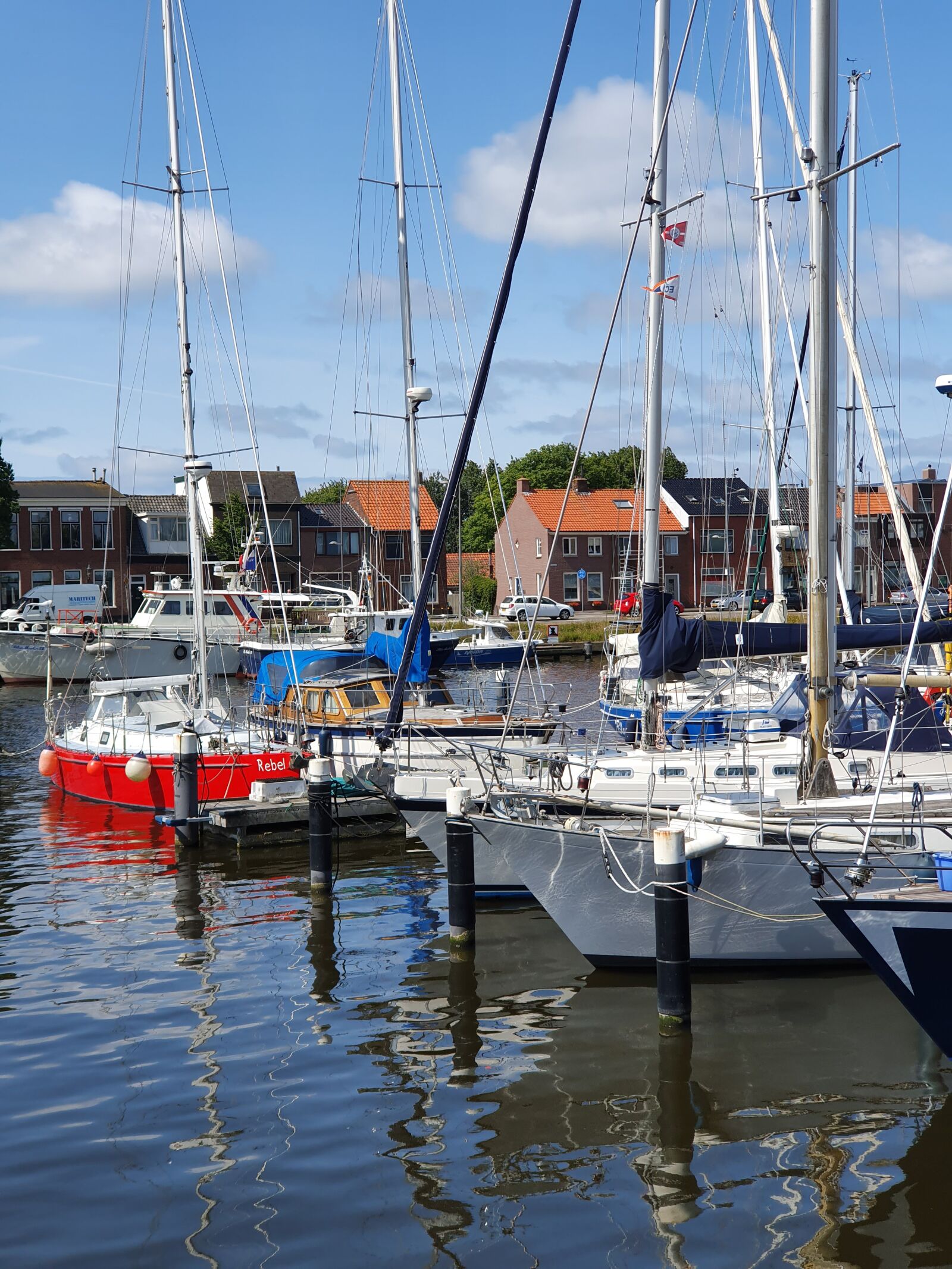 Samsung Galaxy S10+ sample photo. Sailing boats, port, mirroring photography