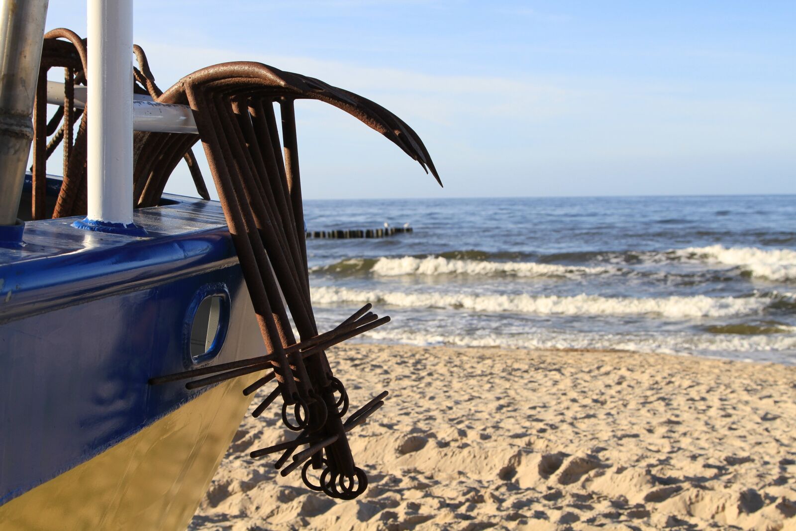 Canon EOS 7D + Canon EF 24-105mm F4L IS USM sample photo. Anchor, boat, coast photography
