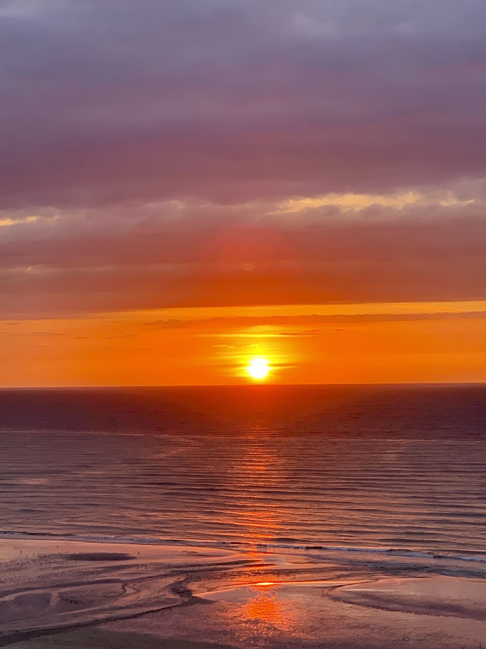 iPhone XS back dual camera 6mm f/2.4 sample photo. Sun, setting, sunset photography