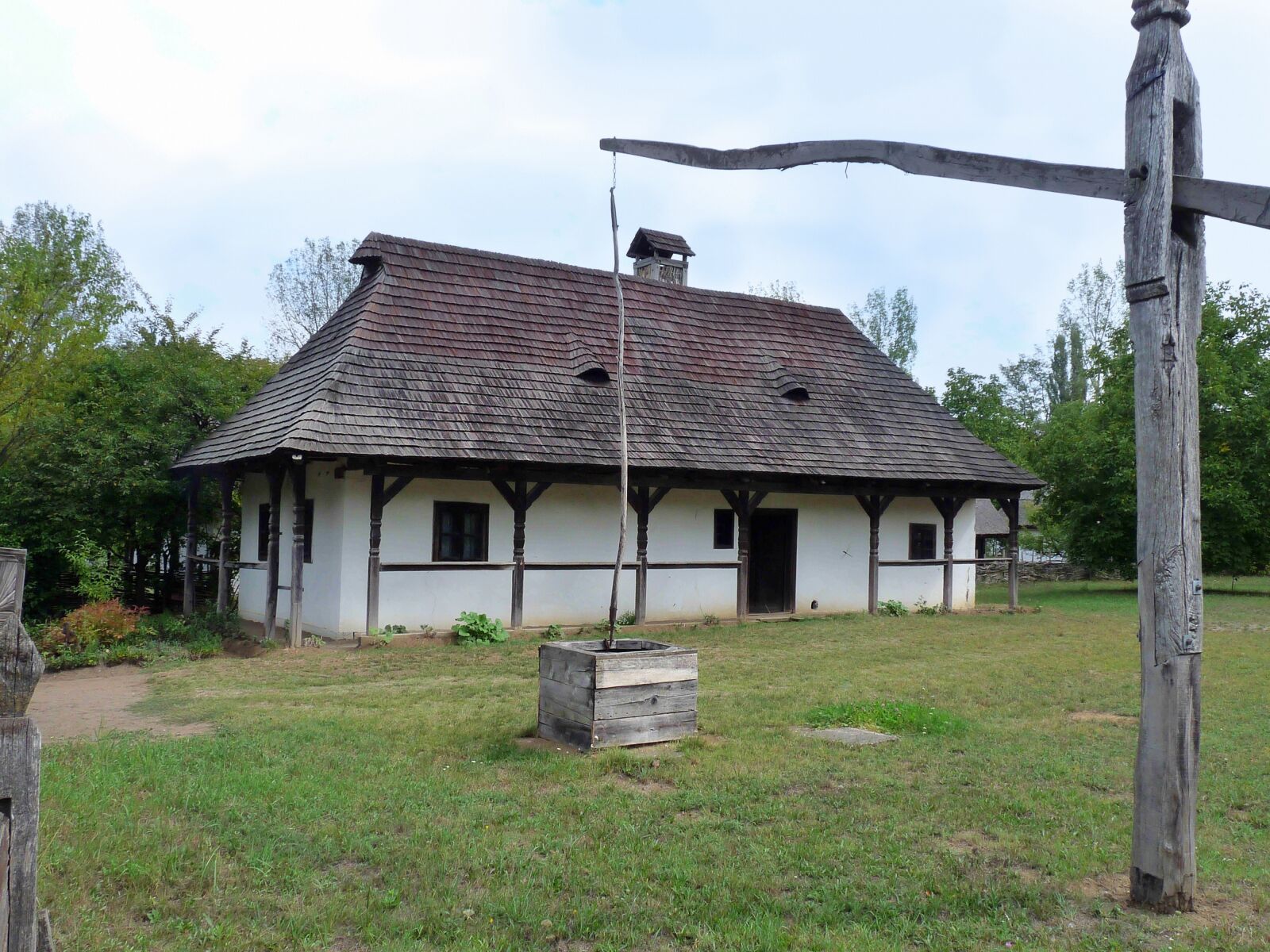 Panasonic Lumix DMC-FZ28 sample photo. Village, house, folk architect photography