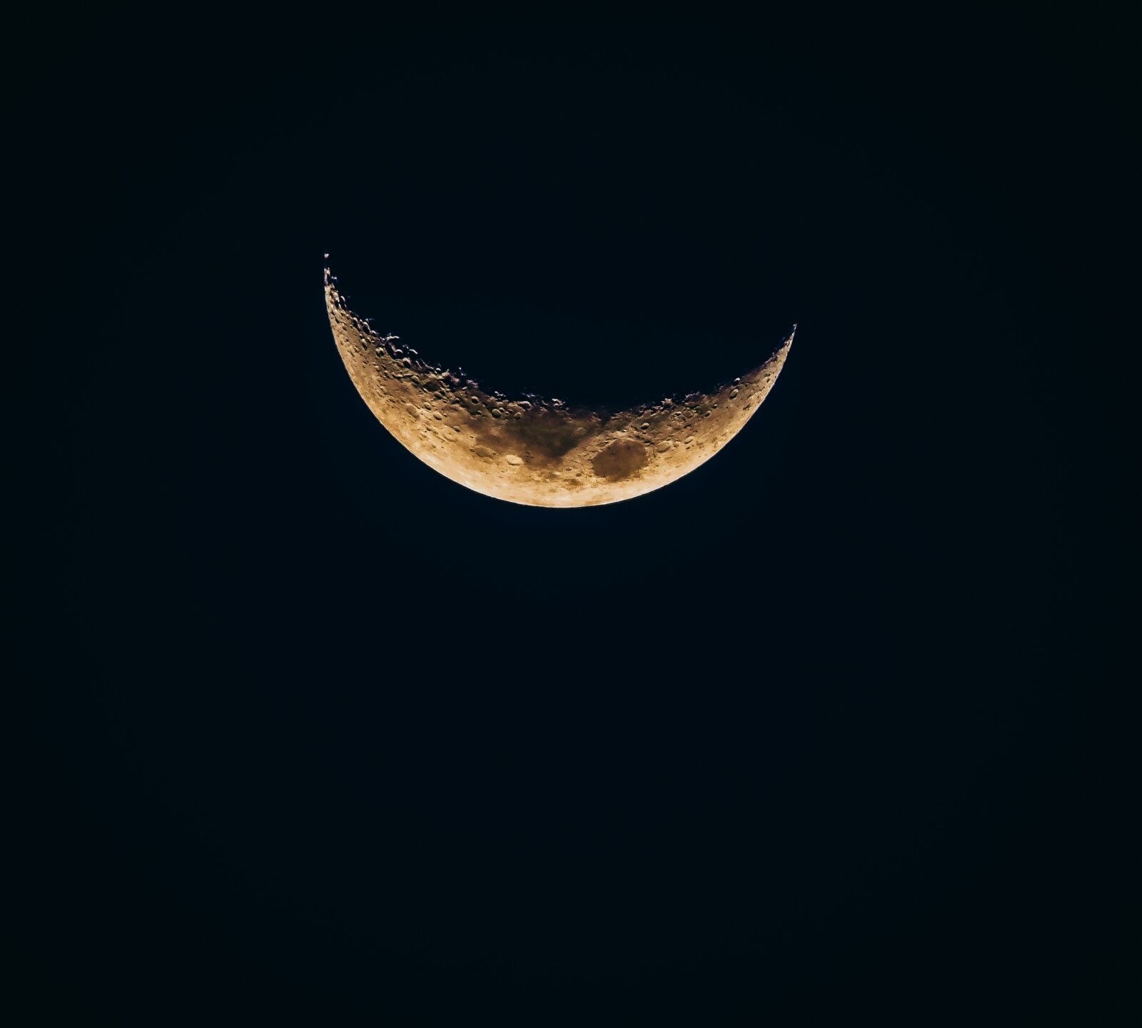Nikon Coolpix P520 sample photo. Moon, waning, sky photography