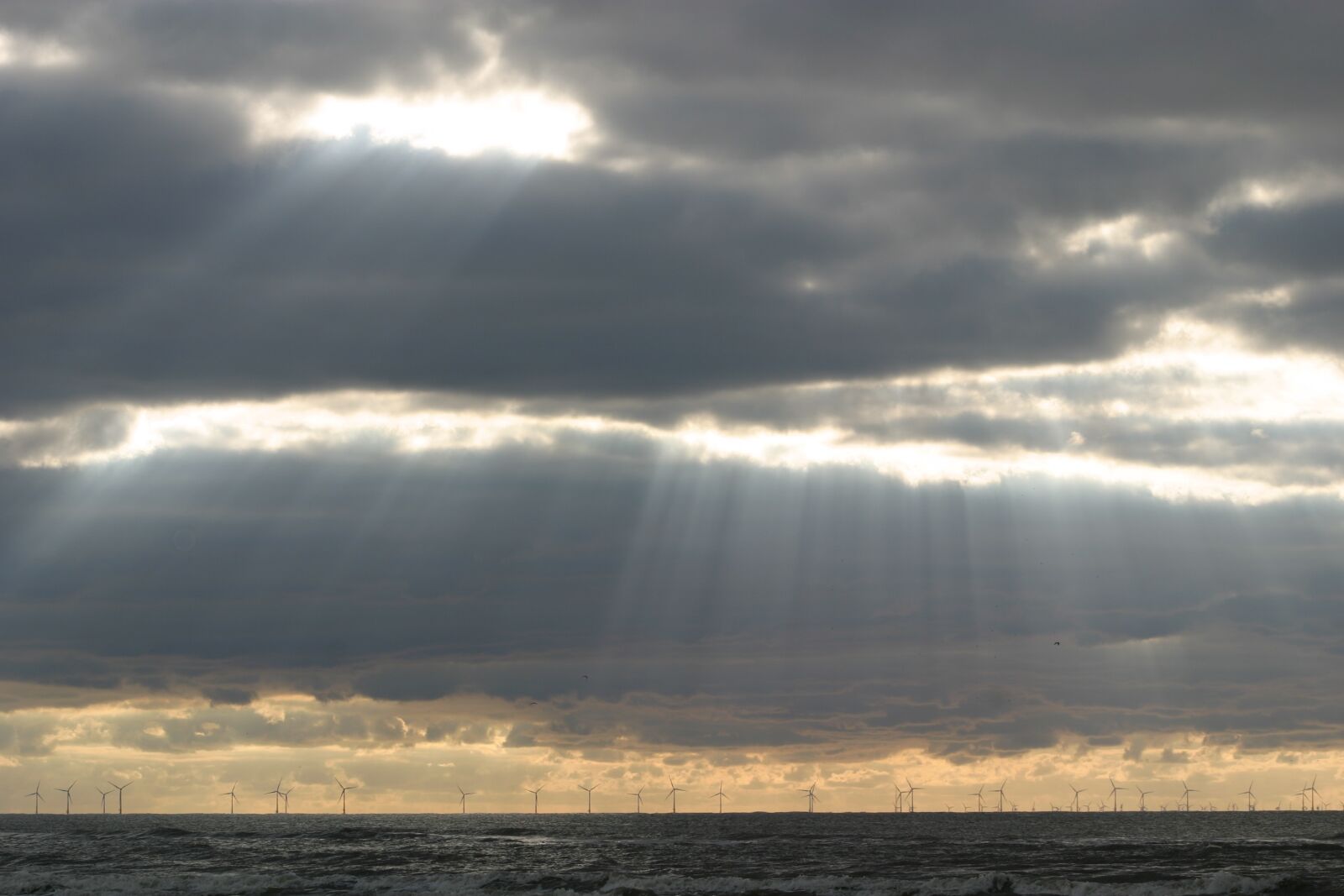 Canon EOS 10D sample photo. Sea, clouds, sunbeam photography