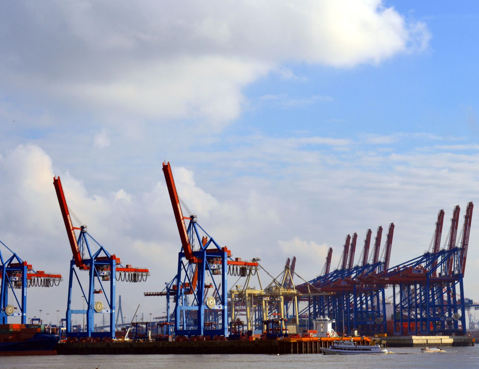 Nikon D3200 sample photo. Crane, cranes, container photography
