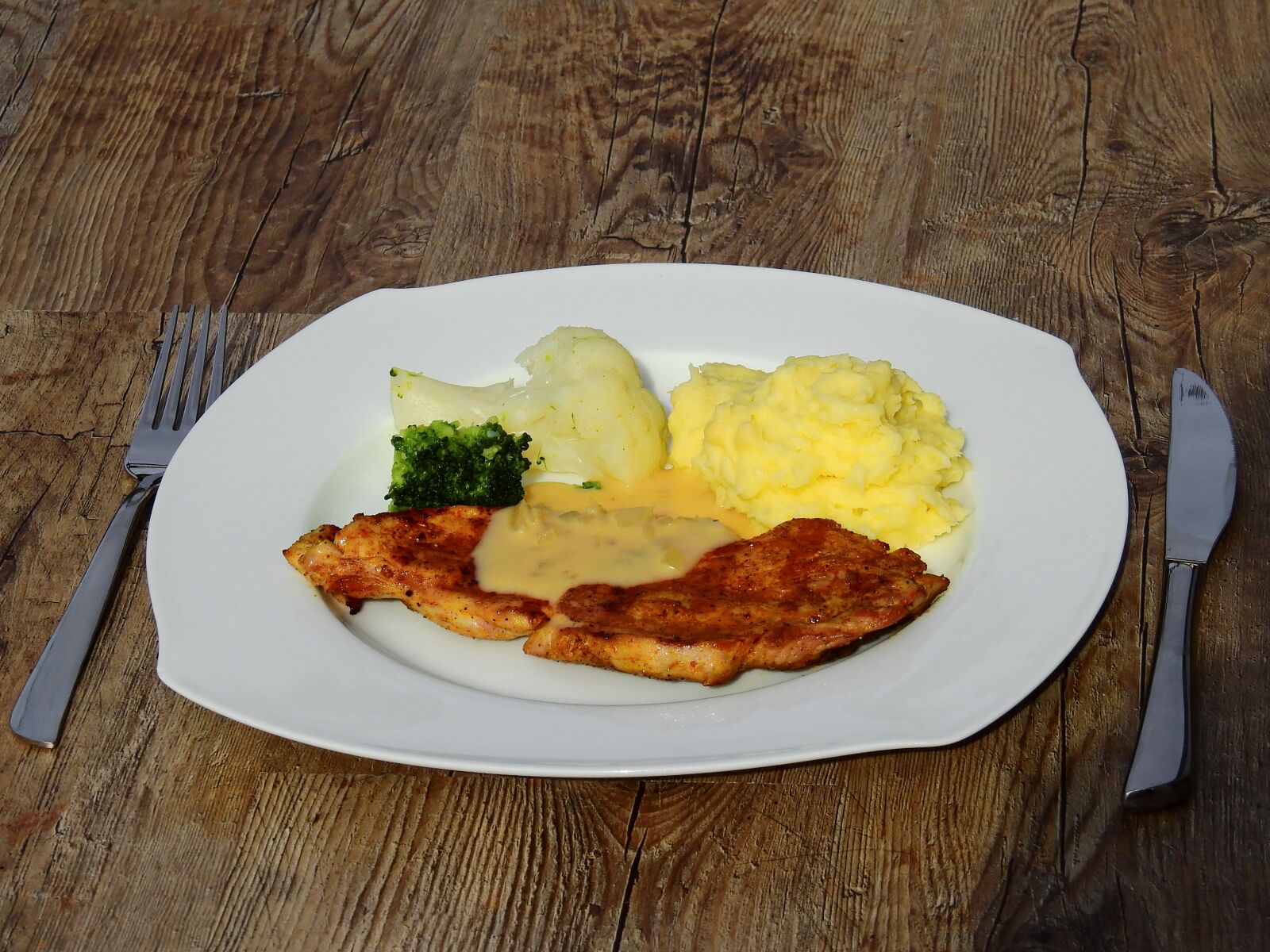 Nikon Coolpix P900 sample photo. Eat, dine, food photography