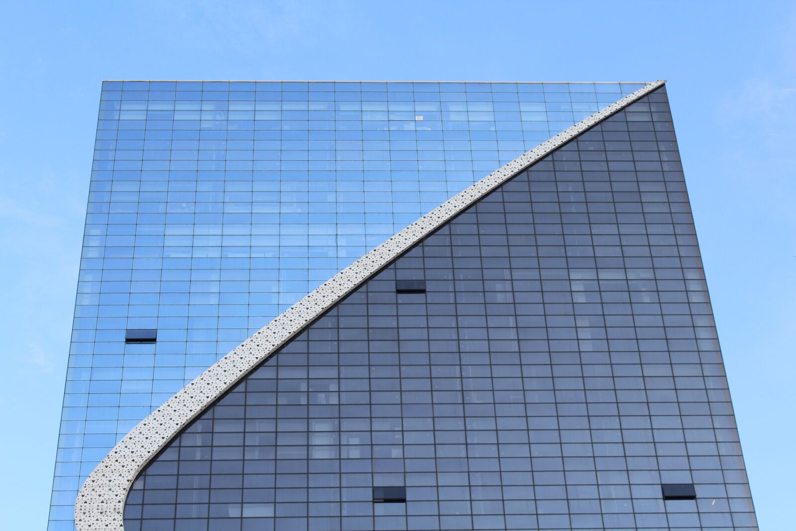Canon EOS 600D (Rebel EOS T3i / EOS Kiss X5) sample photo. Building, architecture, city photography
