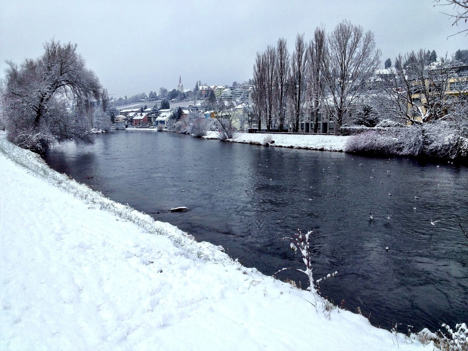 Apple iPhone 4S sample photo. Limmat, river, winter photography