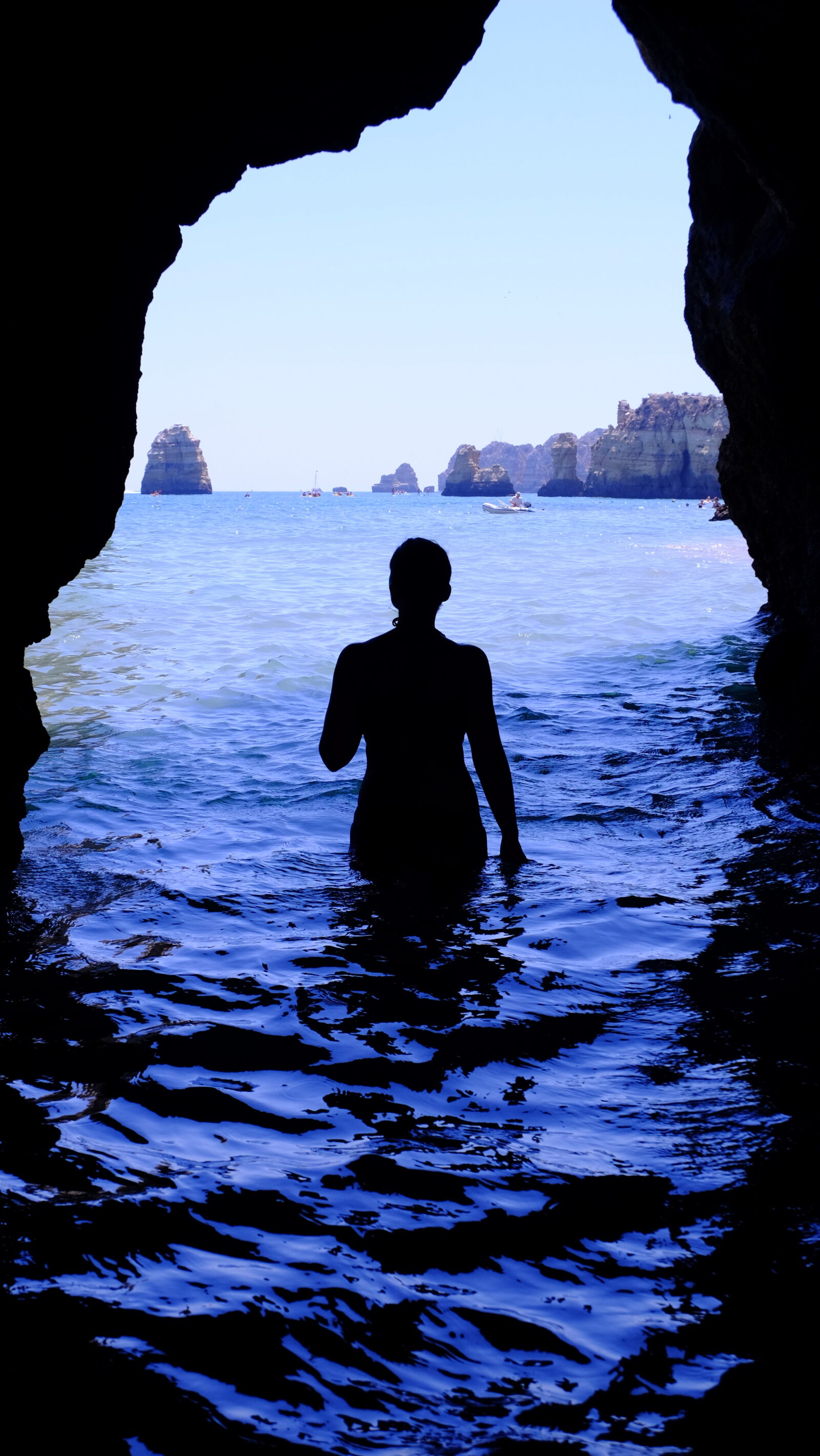 Fujifilm X-M1 sample photo. Silhouette, of, woman, at photography
