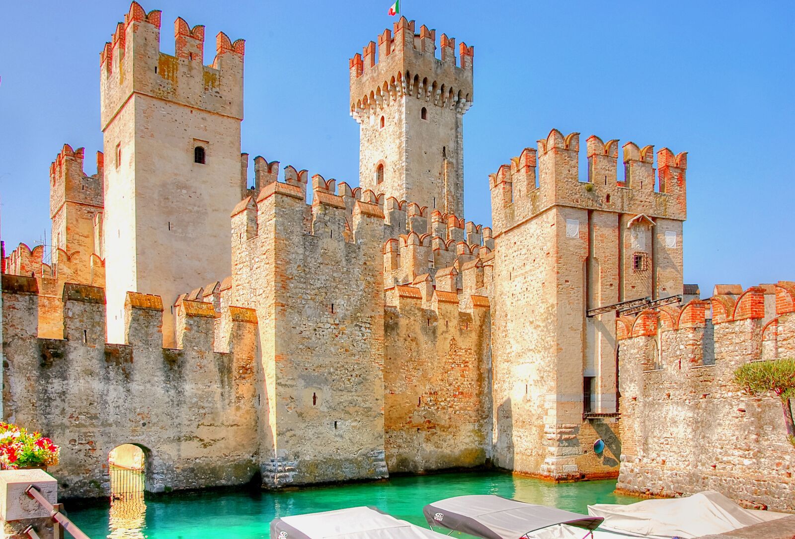 Nikon D40 sample photo. Sirmione, garda, scaligero castle photography