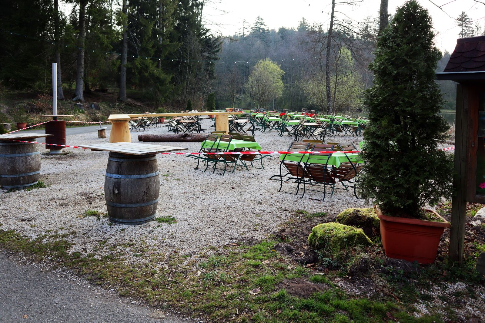 Canon EOS M50 (EOS Kiss M) sample photo. Beer garden, corona, covid-19 photography