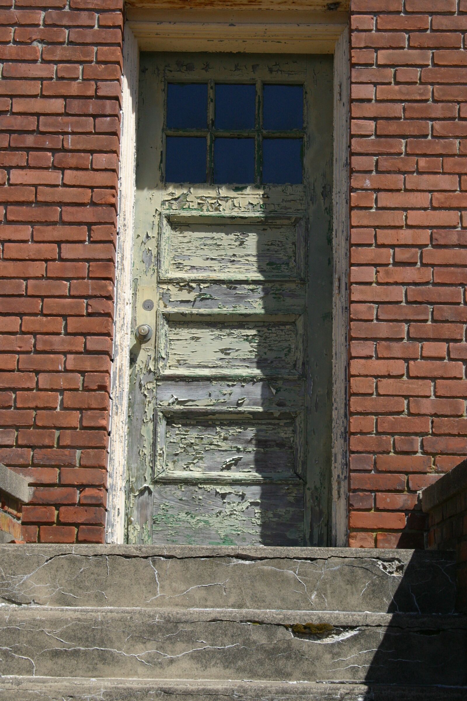 Canon EOS D60 sample photo. Door, bricks, entrance photography