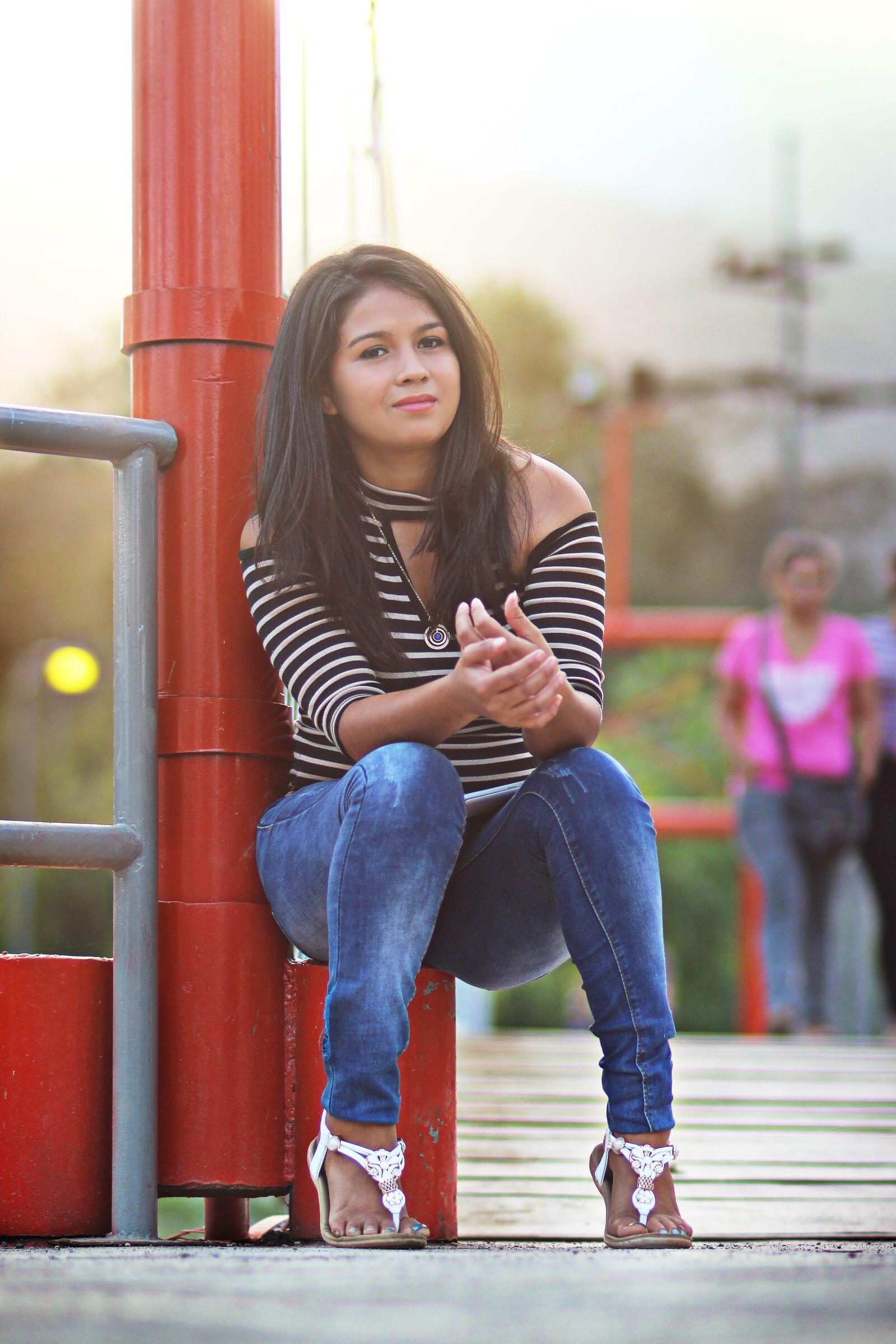 Canon YN85mm f/1.8 DCM sample photo. Waman, sandals, post photography