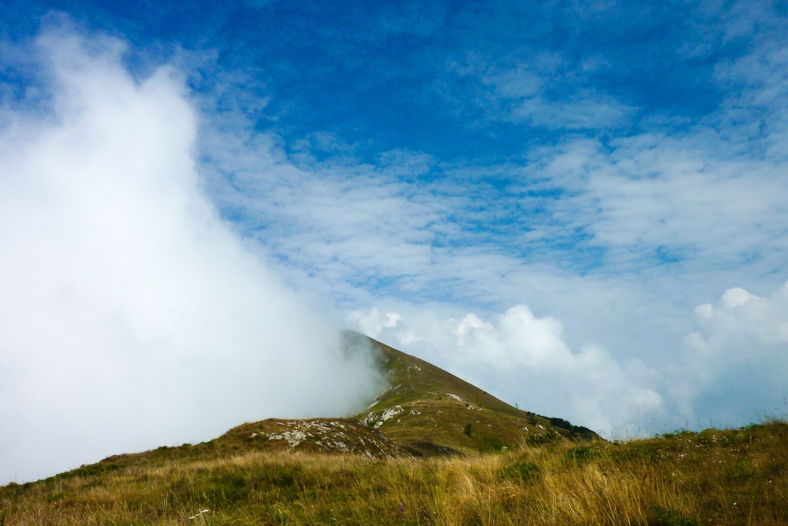 Panasonic DMC-TZ7 sample photo. Clouds, mountain, sky photography