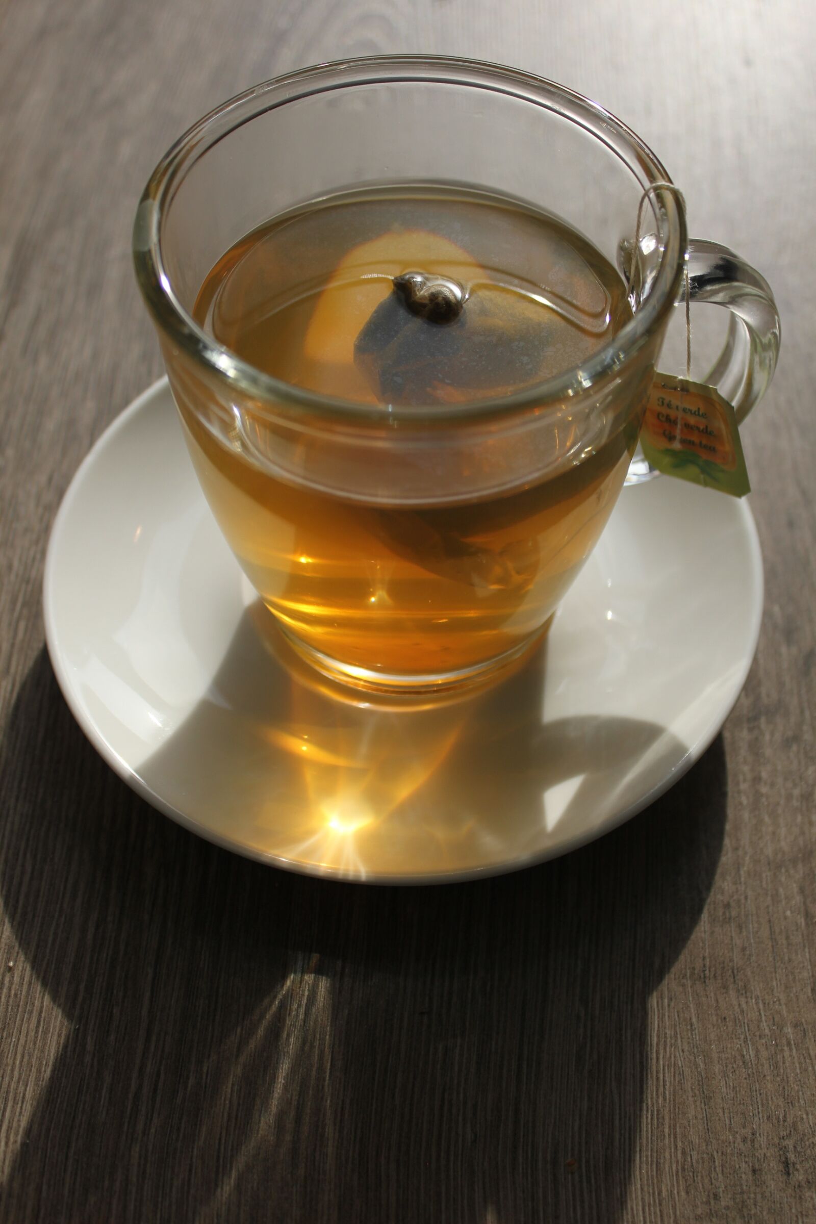 Canon EOS 550D (EOS Rebel T2i / EOS Kiss X4) sample photo. Tea, light, glass photography