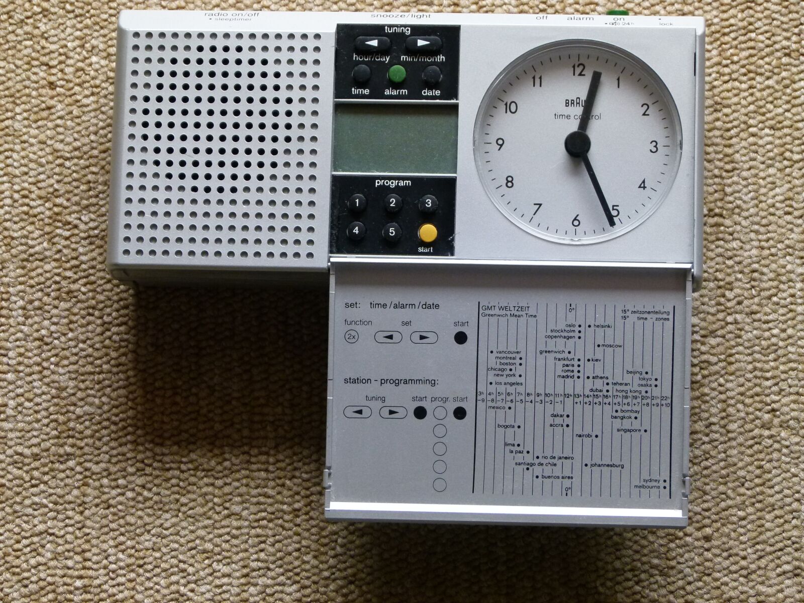 Panasonic Lumix DMC-FZ100 sample photo. Alarm clock, clock, time photography