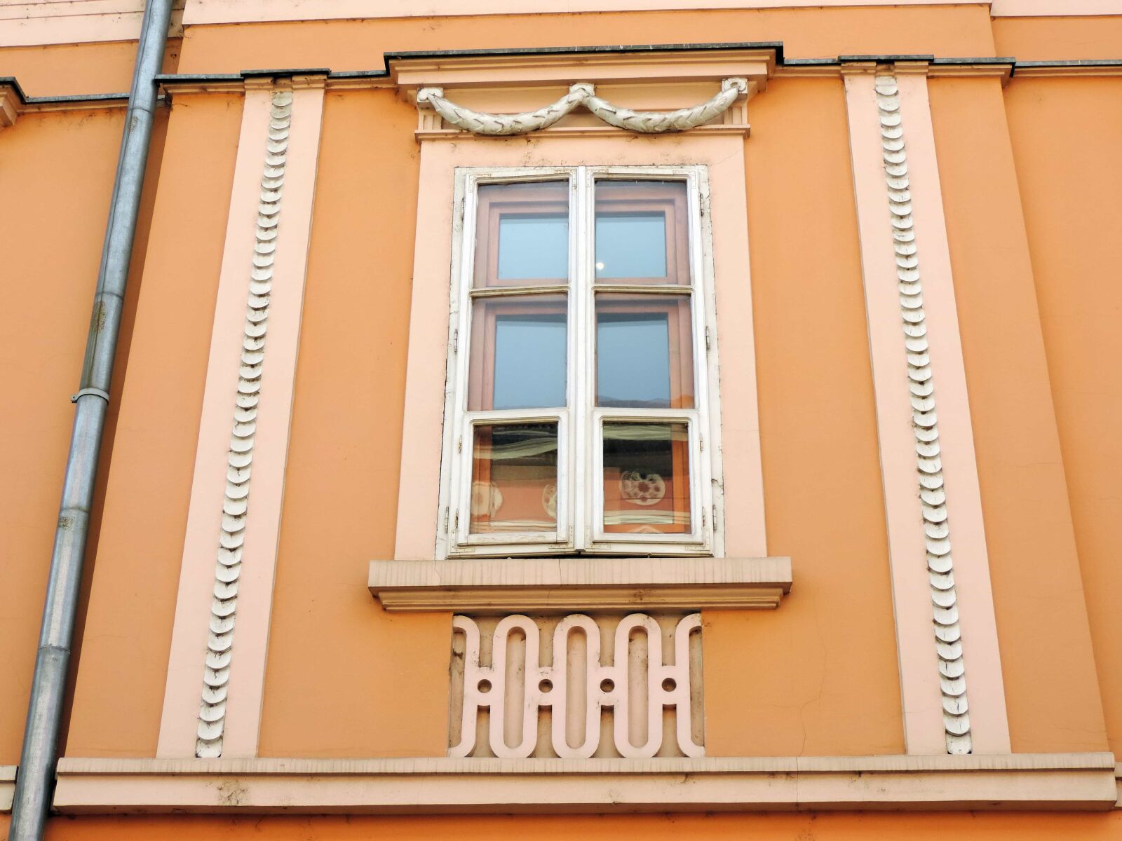 Nikon Coolpix P520 sample photo. Window, architecture, facade, house photography