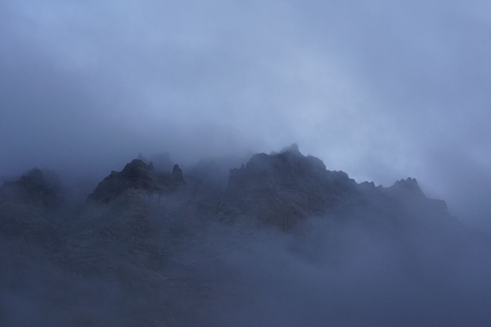 Sony a7 sample photo. Fog, mountain, cliff photography