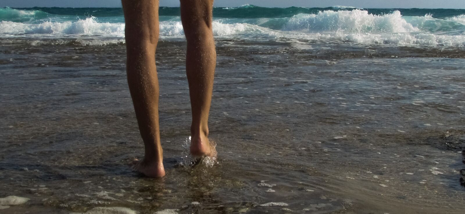 Canon PowerShot SX400 IS sample photo. Wave, feet, sea photography