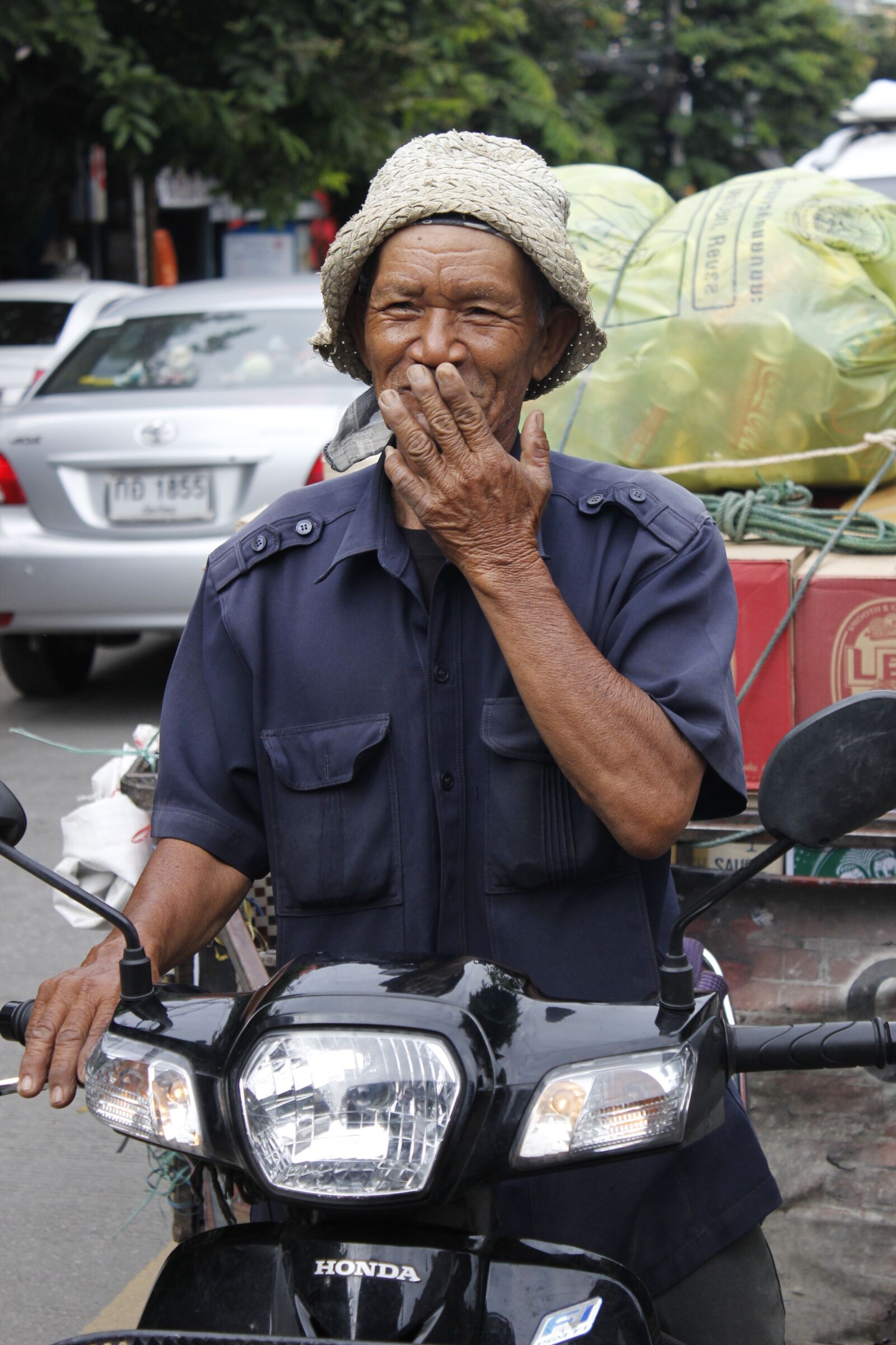 Canon EOS 600D (Rebel EOS T3i / EOS Kiss X5) sample photo. Smile, moto, thai photography