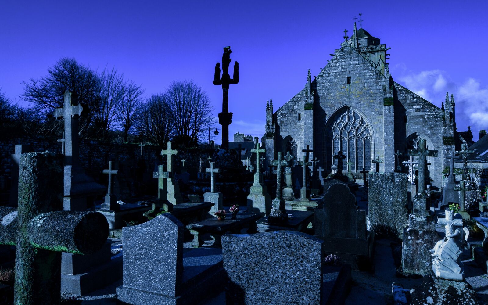 Nikon D500 sample photo. Church, cemetery, night photography