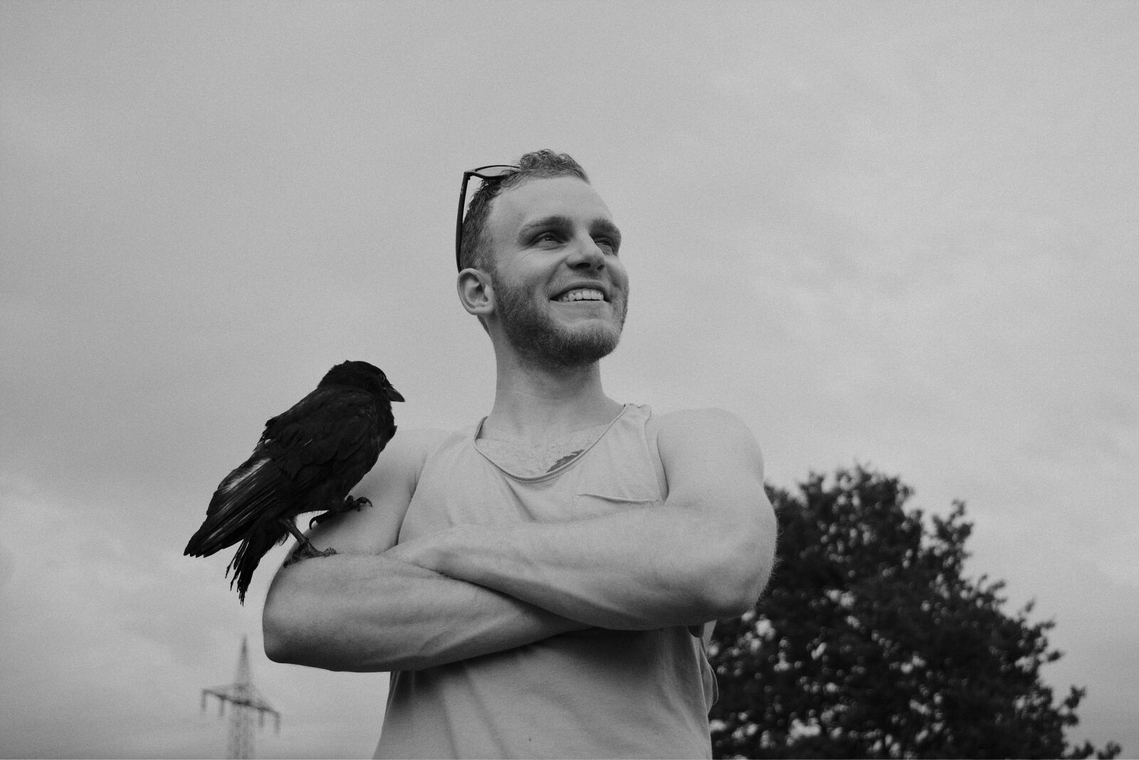 Canon EOS 70D sample photo. Boy, bird, crow photography