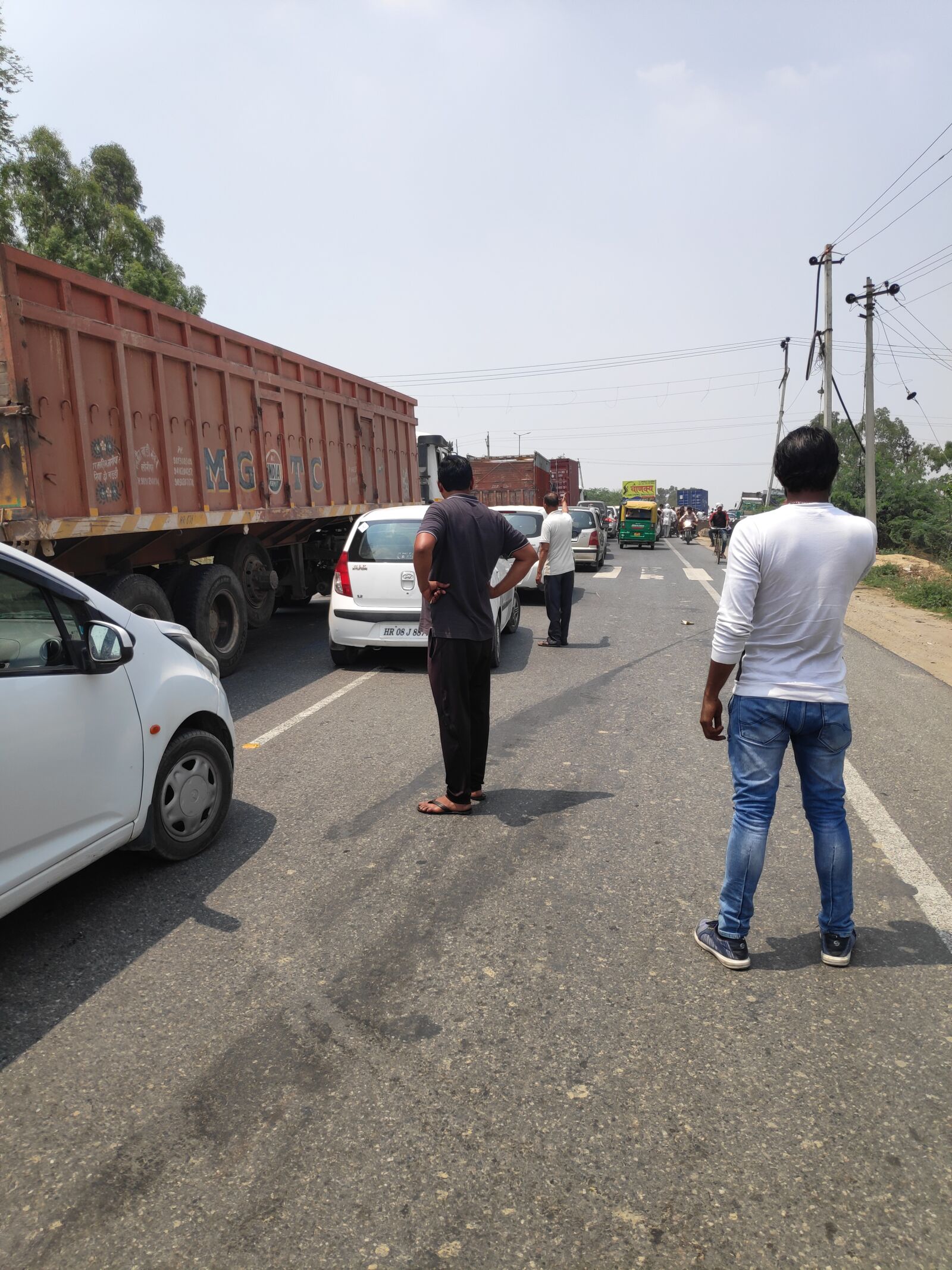 Xiaomi POCO F1 sample photo. Road block, road jam photography