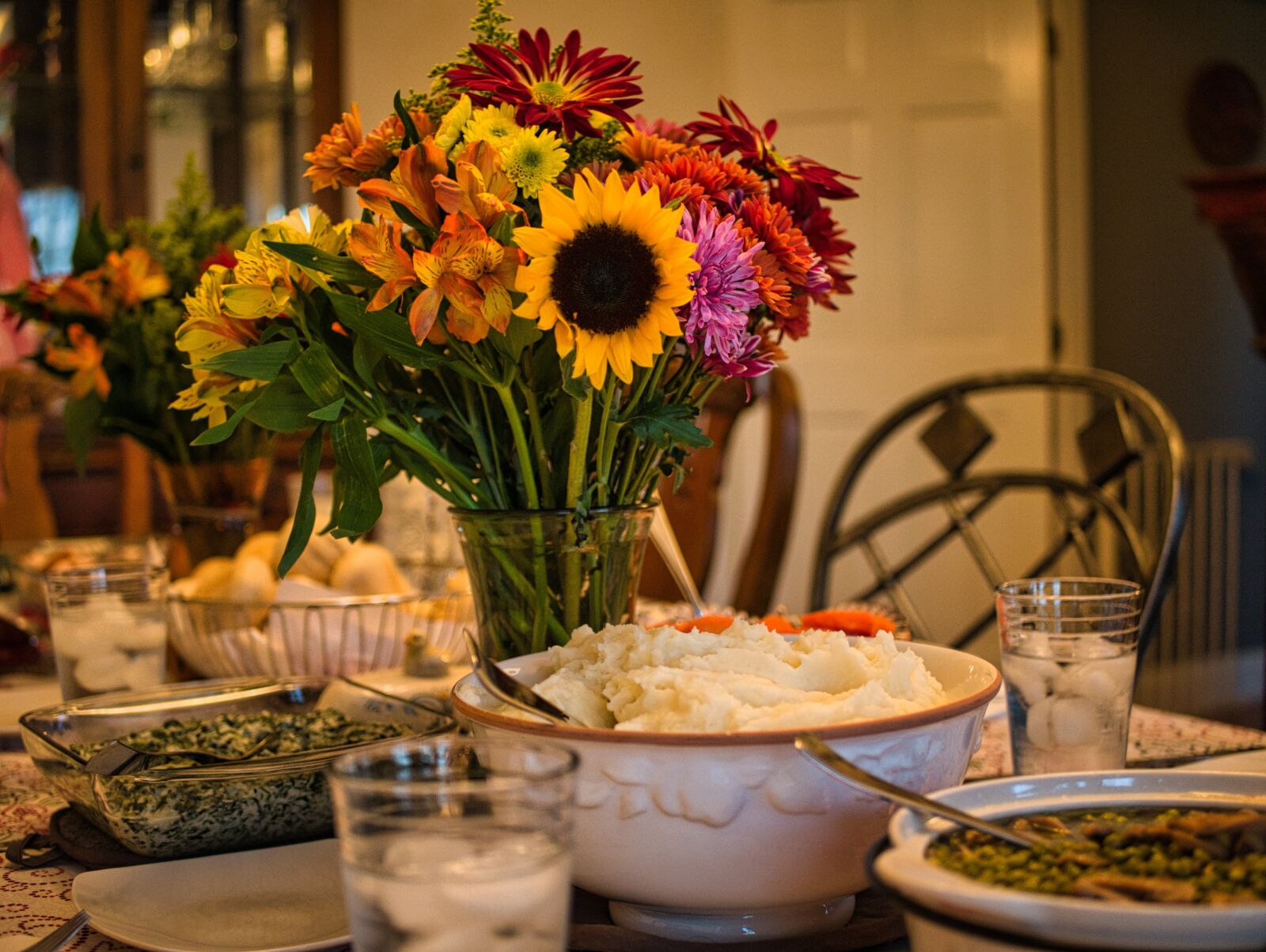 Panasonic Lumix DMC-G7 sample photo. Thanksgiving, dinner, table photography