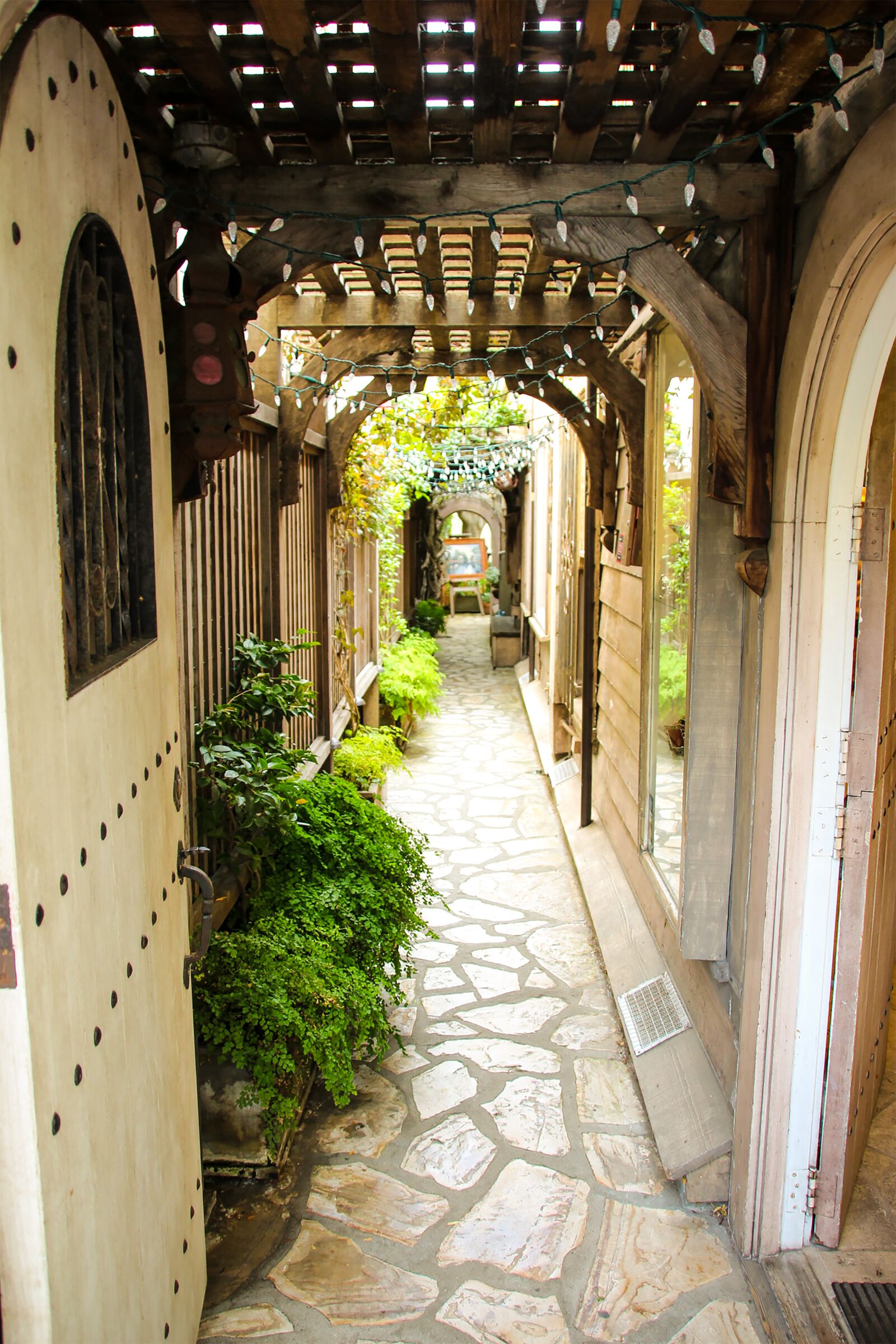 Canon EOS 600D (Rebel EOS T3i / EOS Kiss X5) sample photo. Walkway, arch, door photography