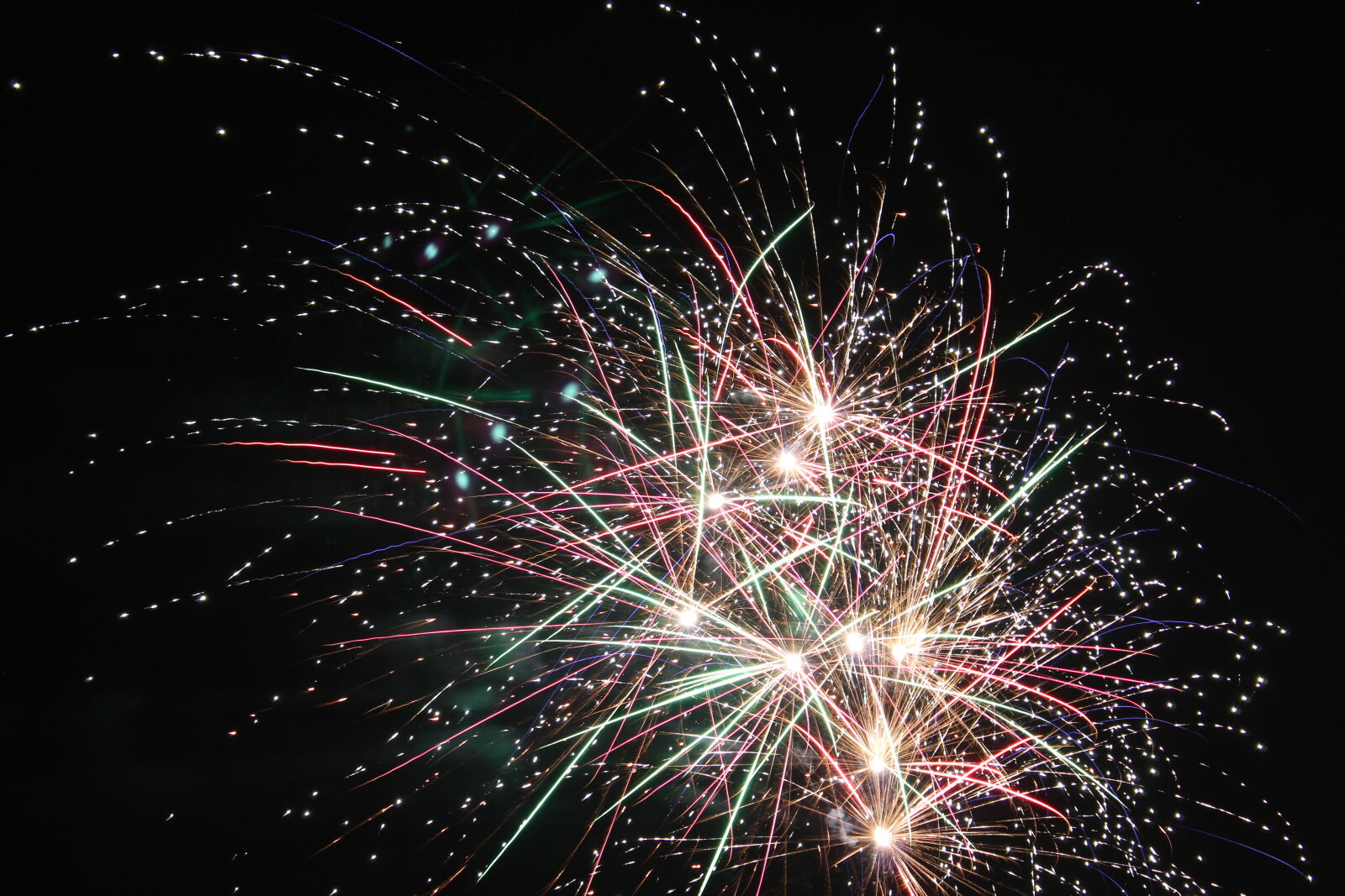 Canon EOS 1300D (EOS Rebel T6 / EOS Kiss X80) sample photo. Fireworks photography