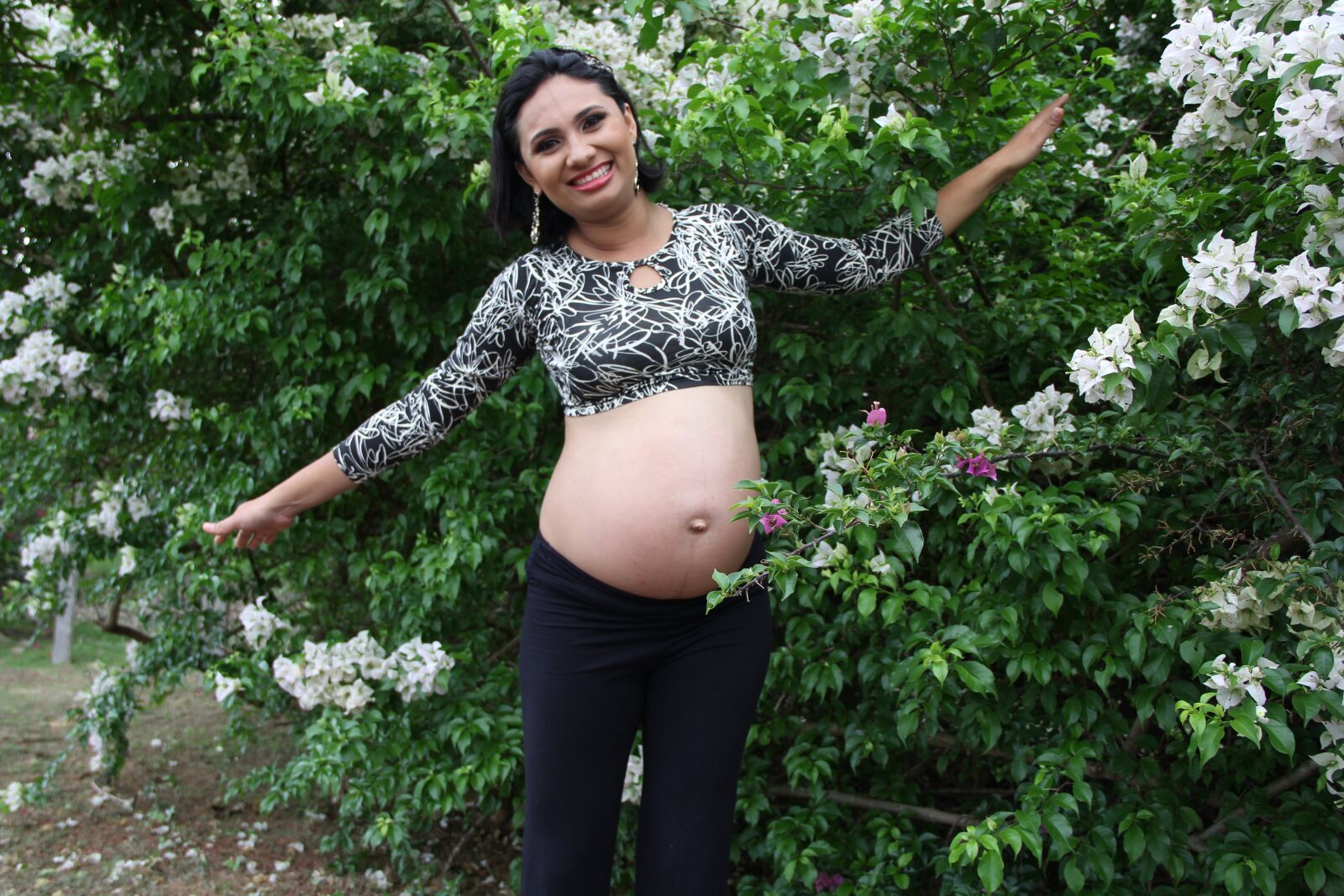Canon EF-S 18-135mm F3.5-5.6 IS sample photo. Pregnancy, pregnant woman, pregnant photography