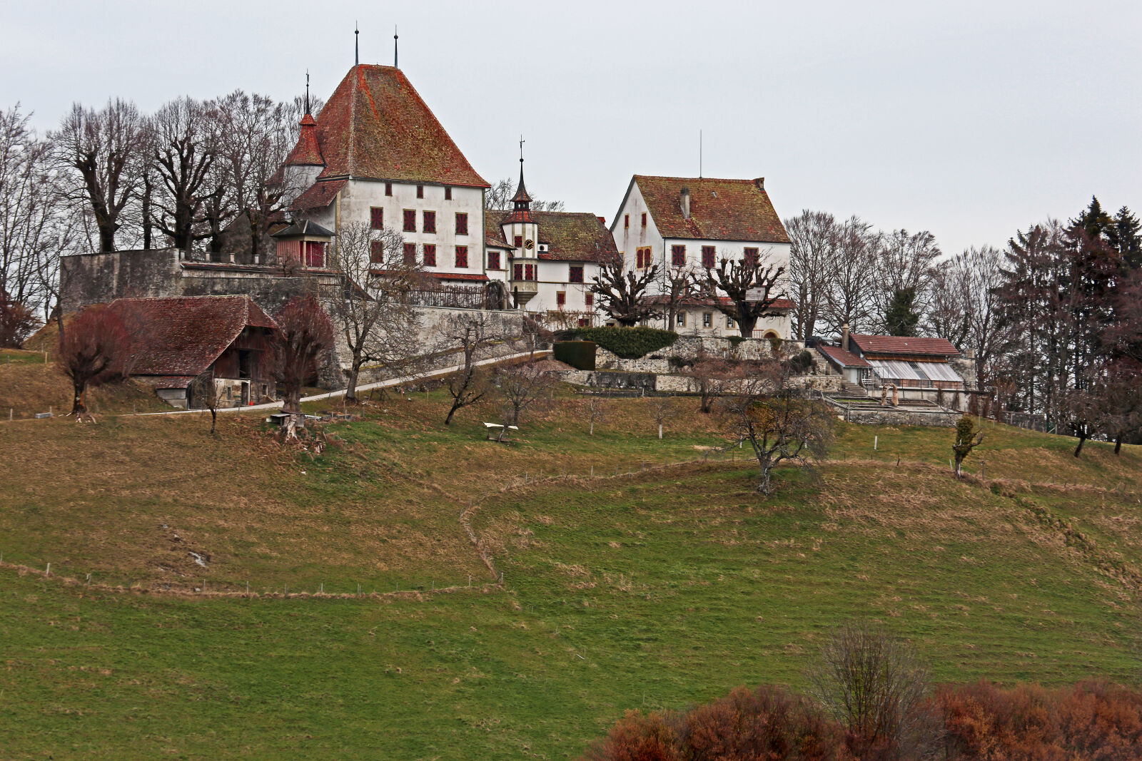 Canon EF 70-300mm F4.5-5.6 DO IS USM sample photo. Burgistein, castle, landscape, rural photography